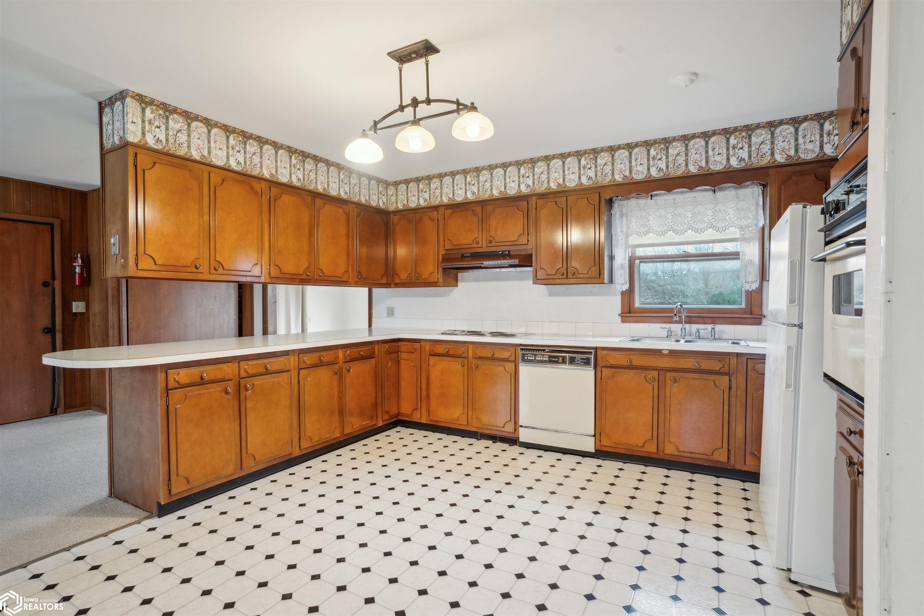 123 Glendale Drive, Burlington, Iowa image 8