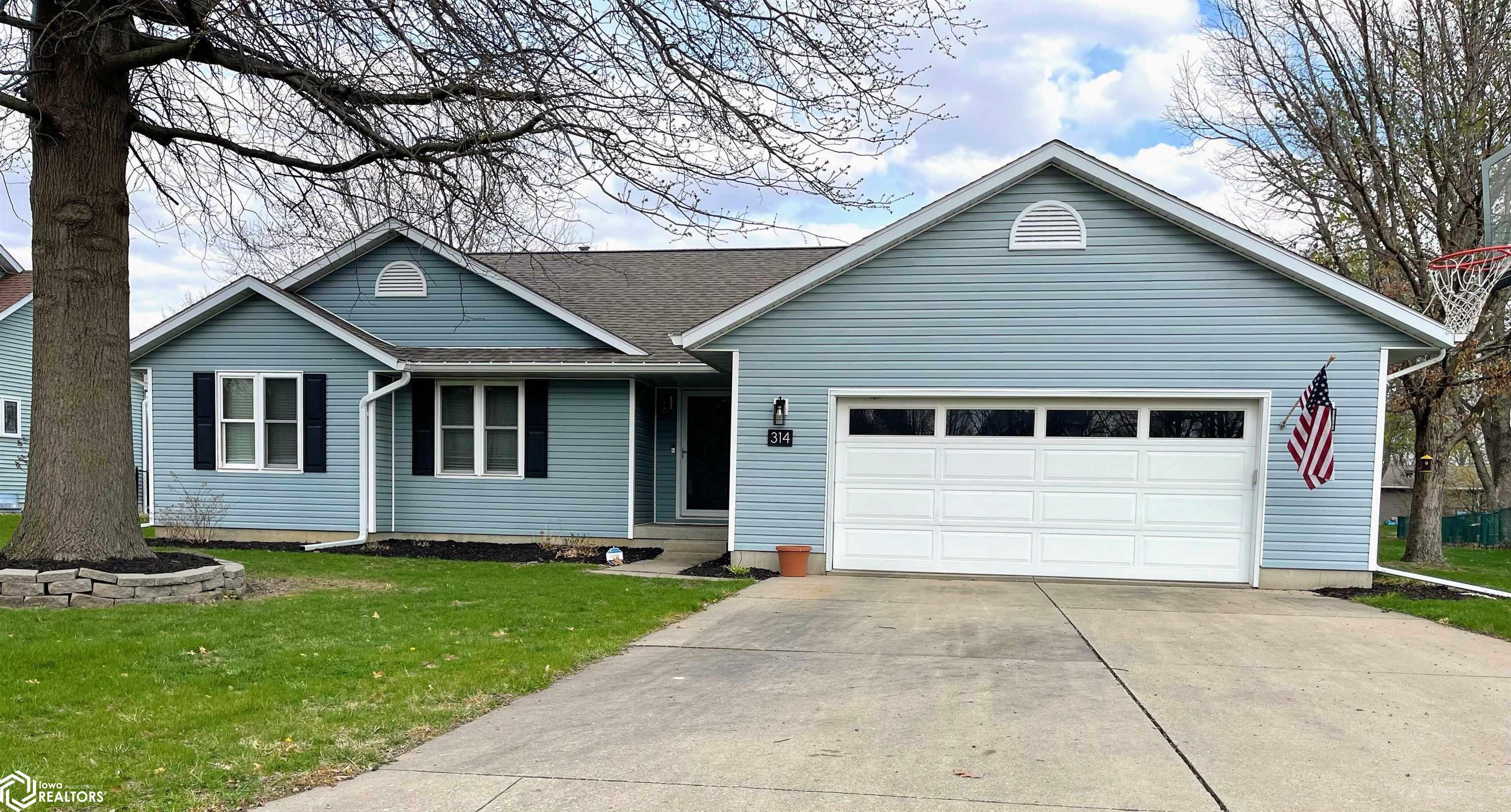 314 E Old Orchard Drive, Mount Pleasant, Iowa image 1