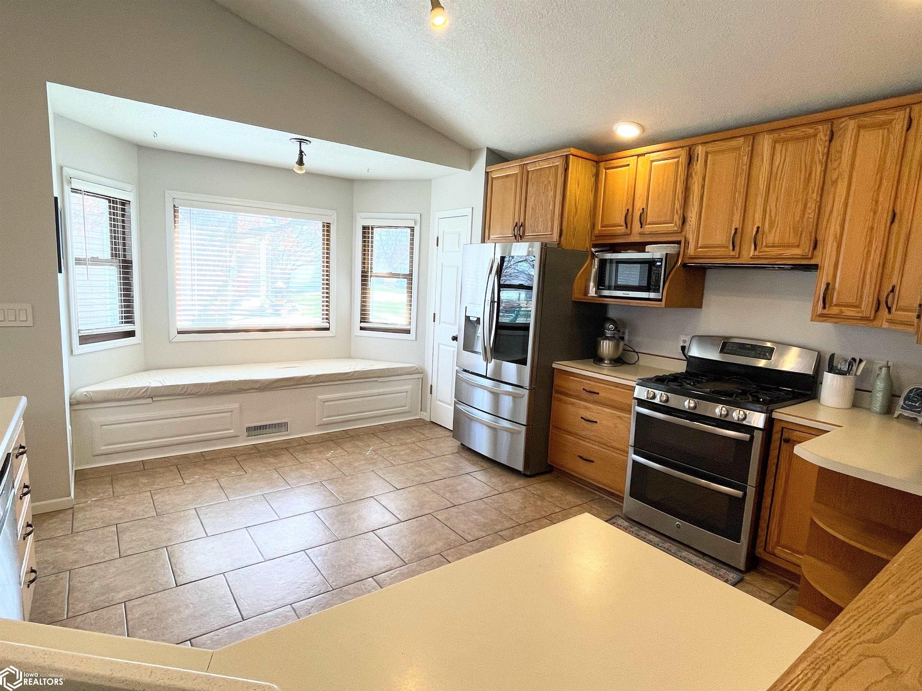 314 E Old Orchard Drive, Mount Pleasant, Iowa image 11