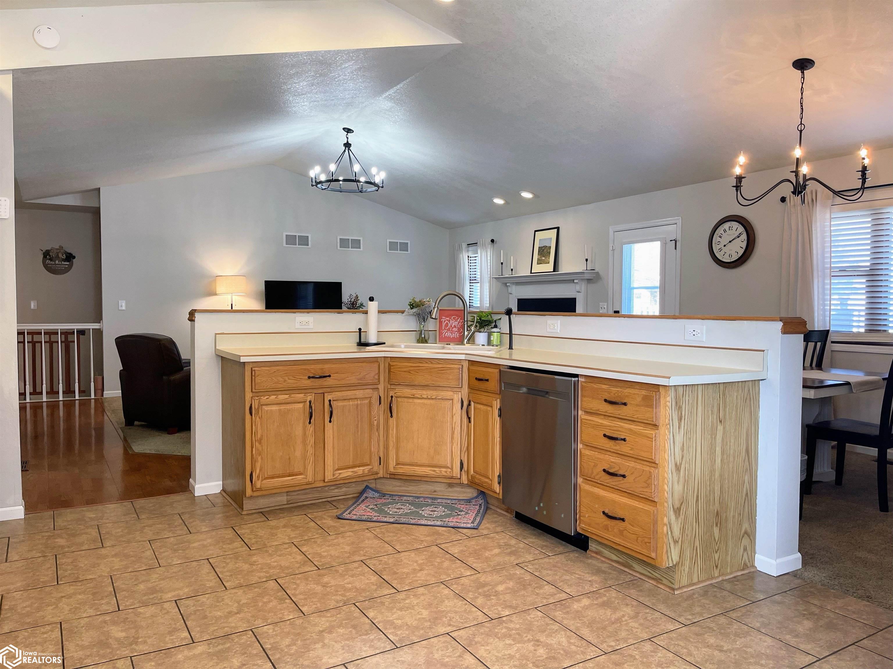 314 E Old Orchard Drive, Mount Pleasant, Iowa image 12