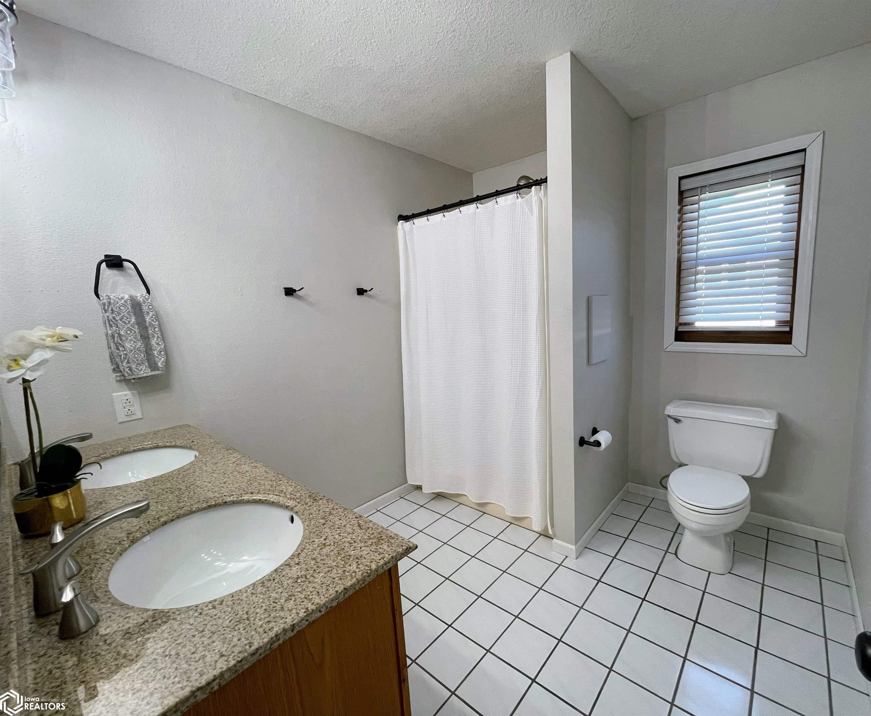 314 E Old Orchard Drive, Mount Pleasant, Iowa image 16