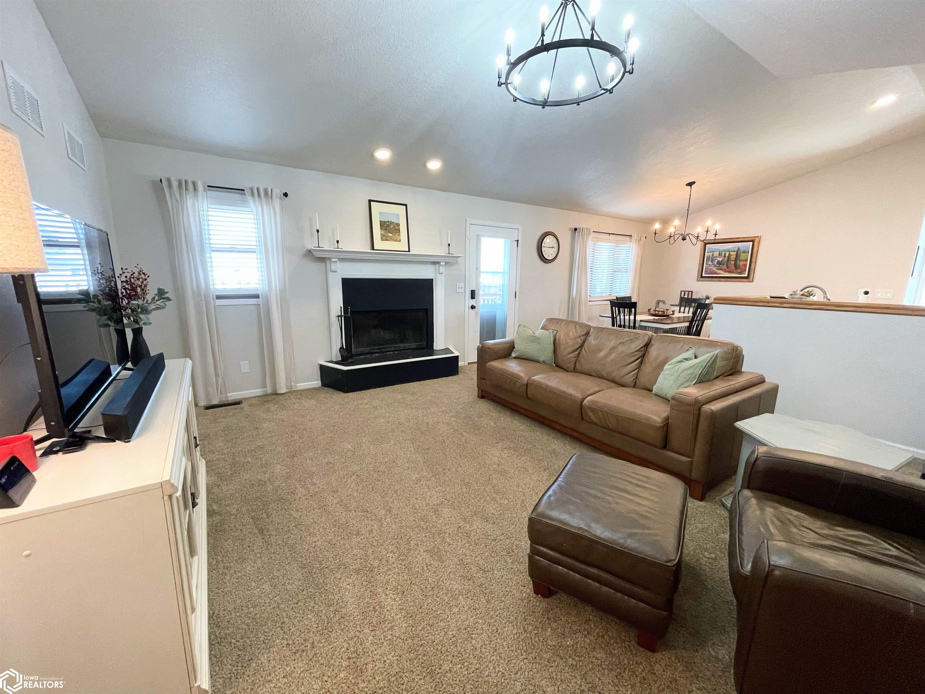 314 E Old Orchard Drive, Mount Pleasant, Iowa image 4