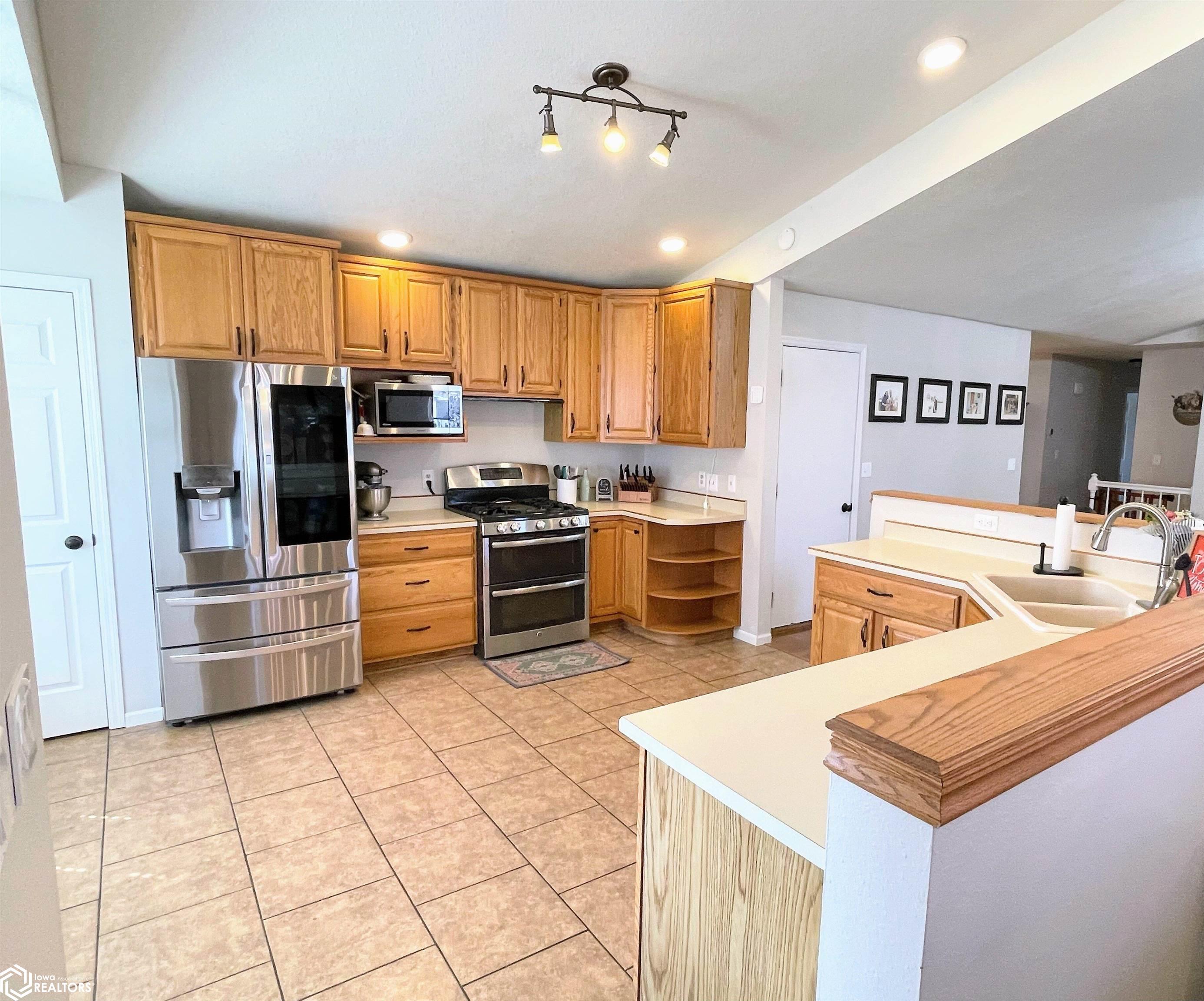 314 E Old Orchard Drive, Mount Pleasant, Iowa image 10