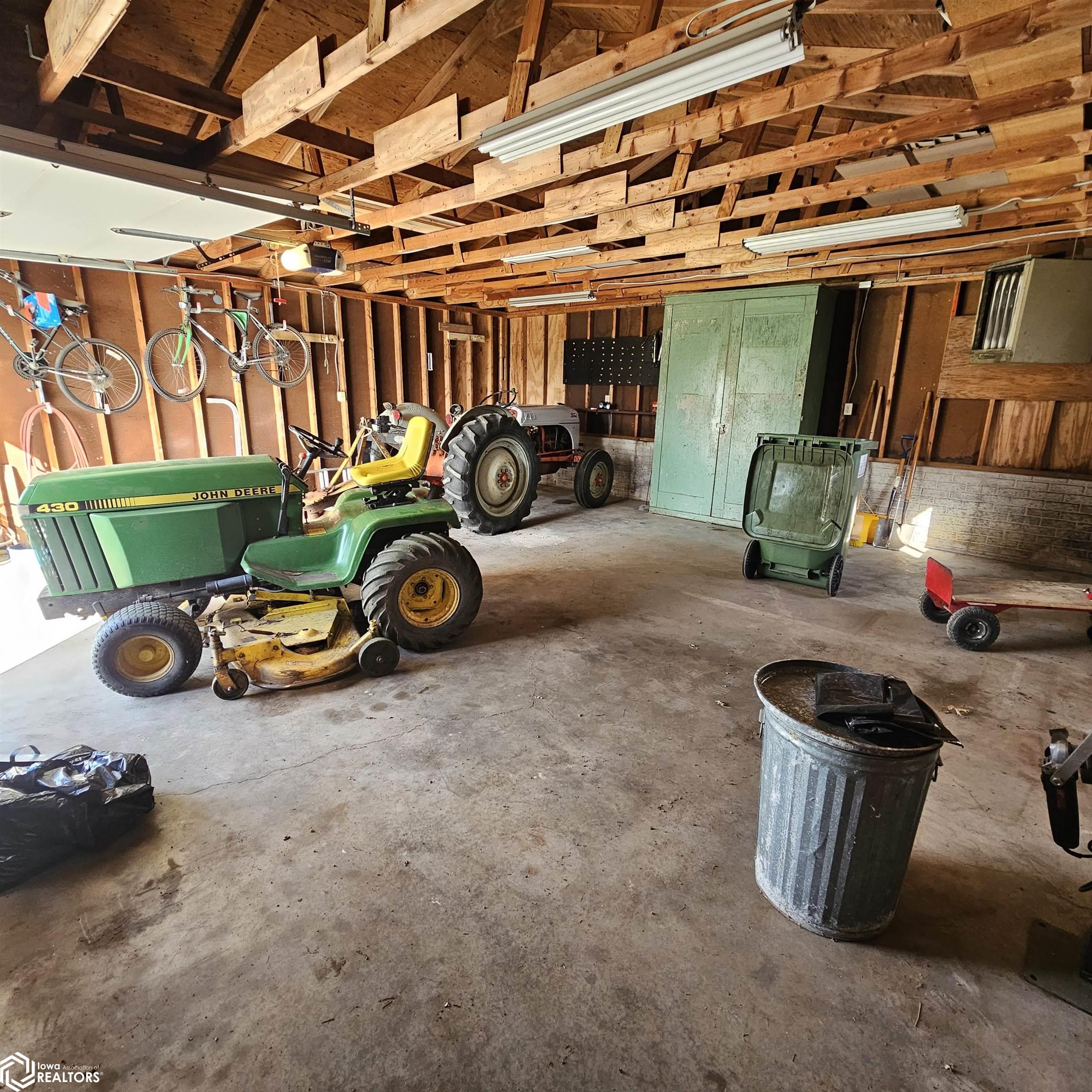 Detached garage