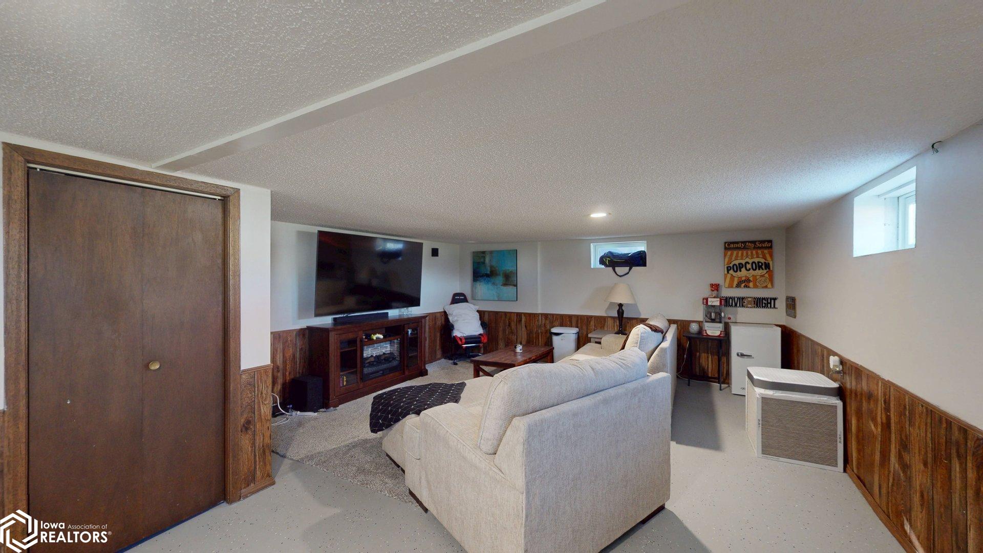 1116 1st Street, Mason City, Iowa image 15