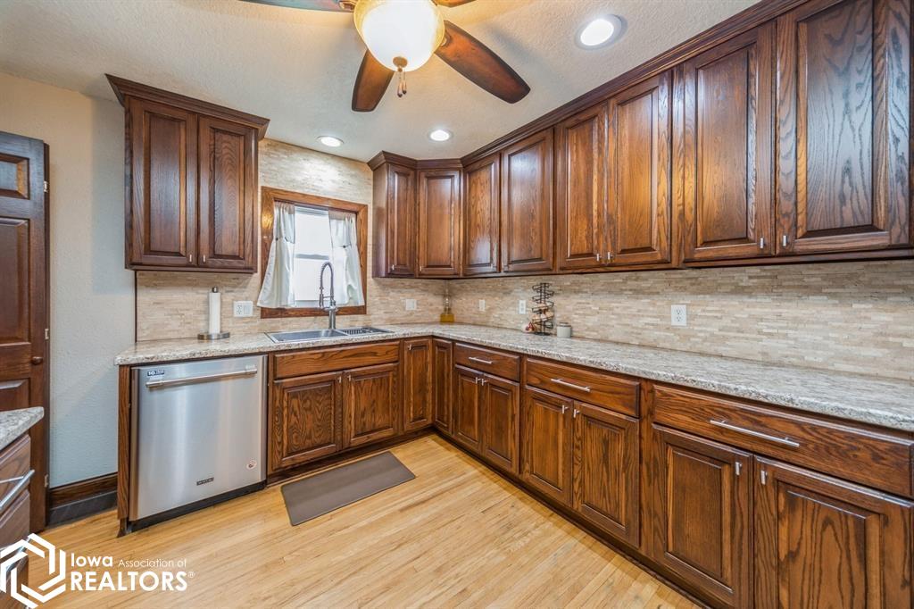 729 N E, Oskaloosa, Iowa image 9