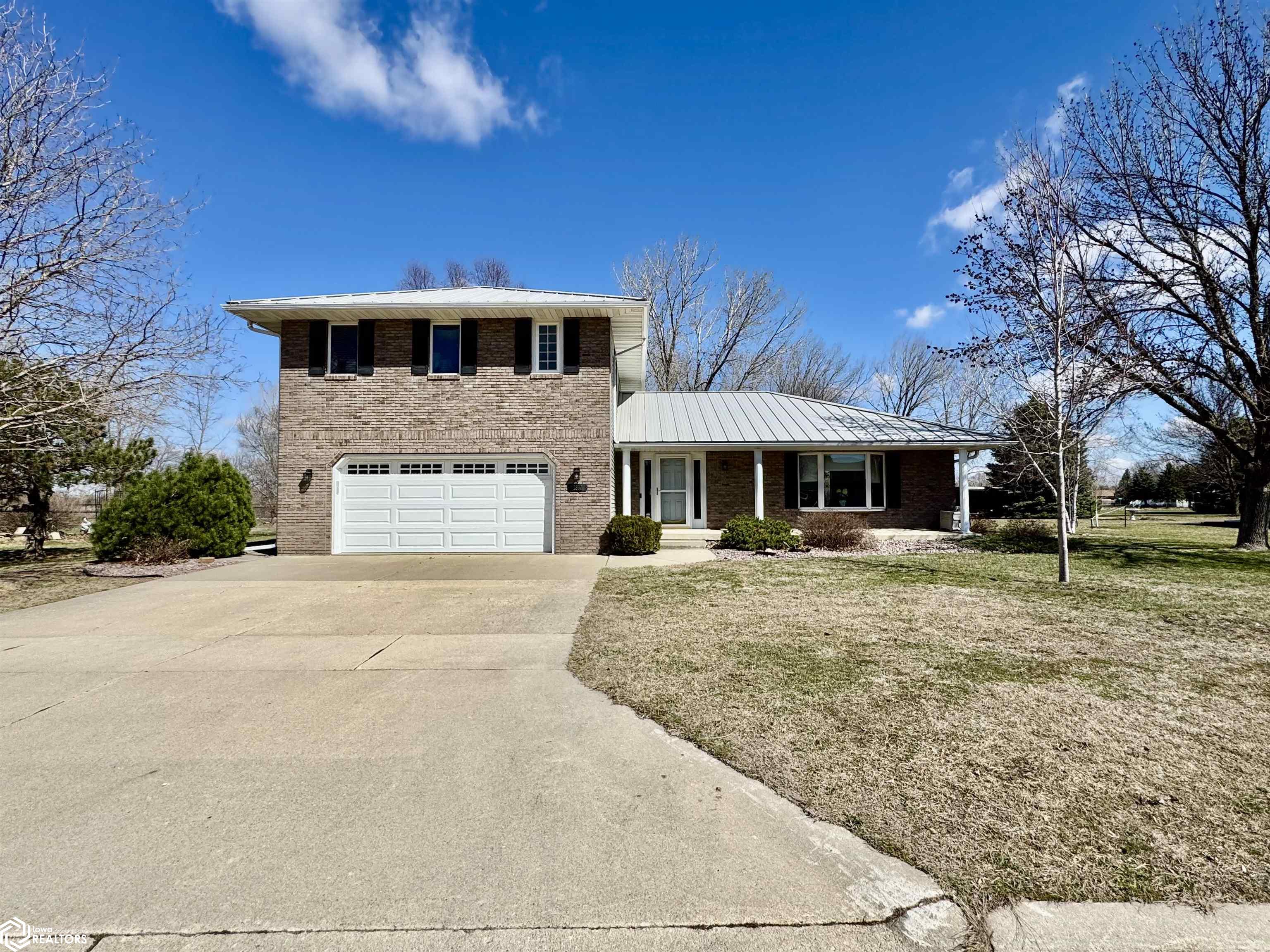 2302 16th Ave N, Clear Lake, Iowa image 1
