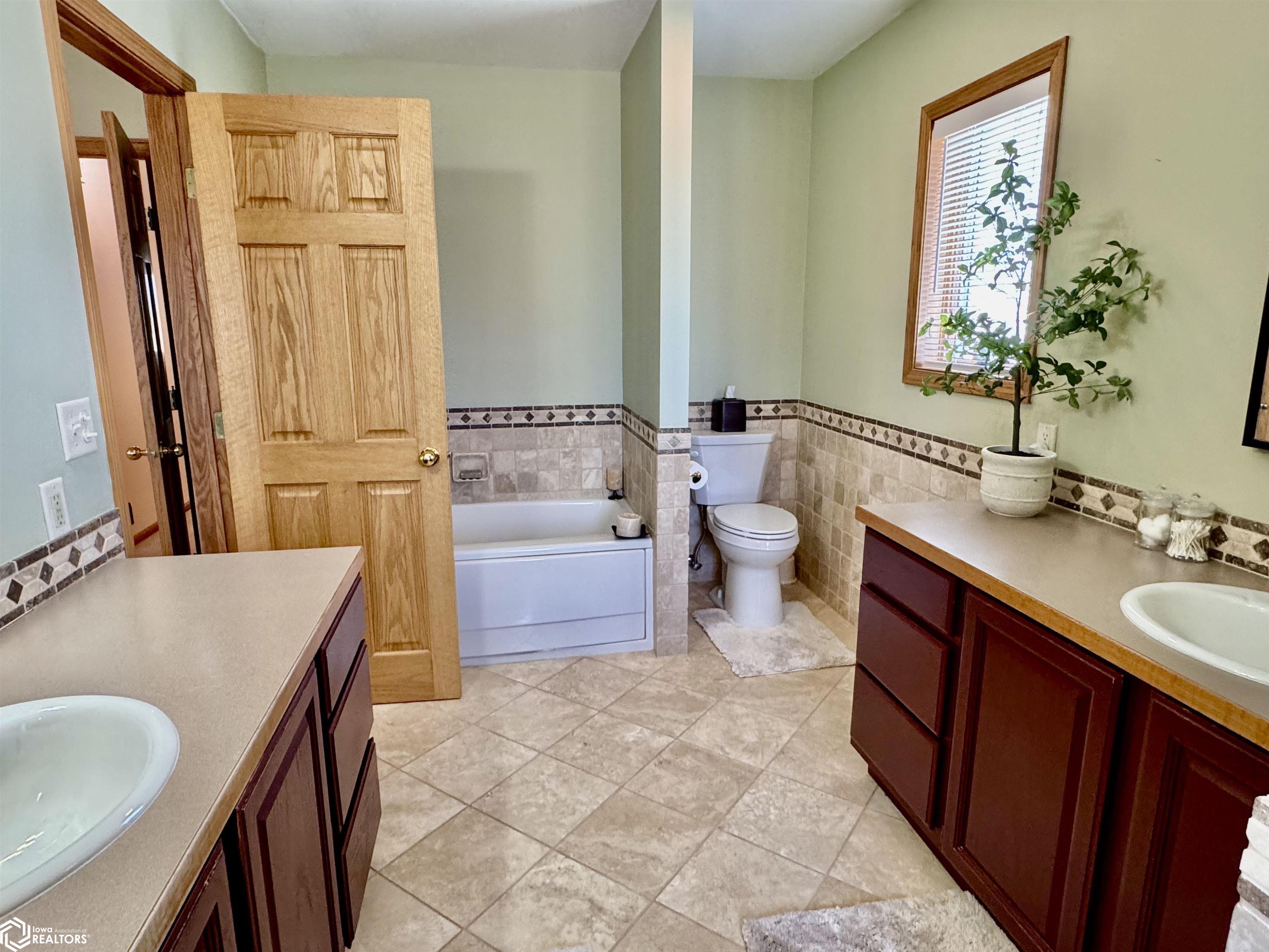 2302 16th Ave N, Clear Lake, Iowa image 36