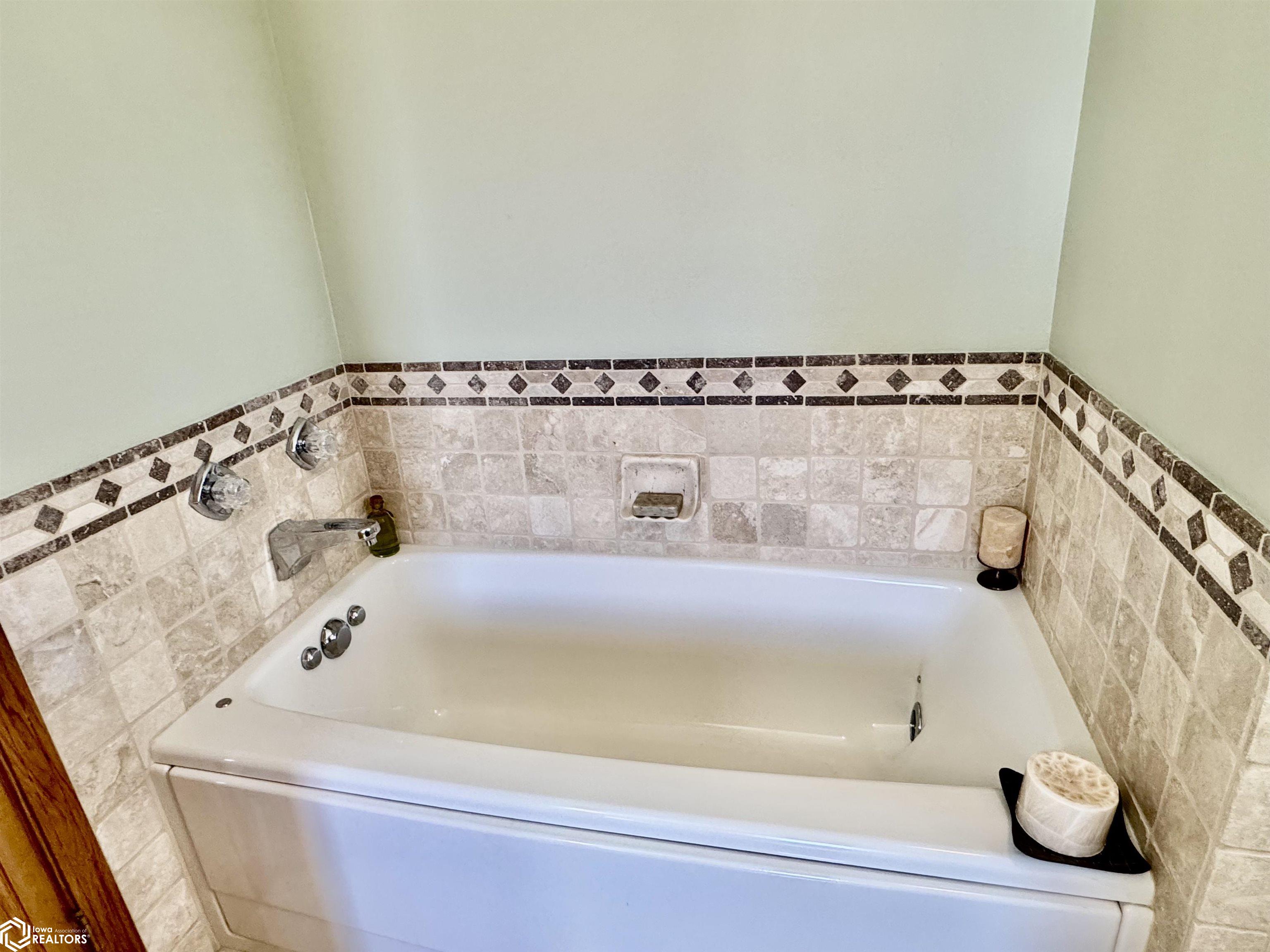 2302 16th Ave N, Clear Lake, Iowa image 37