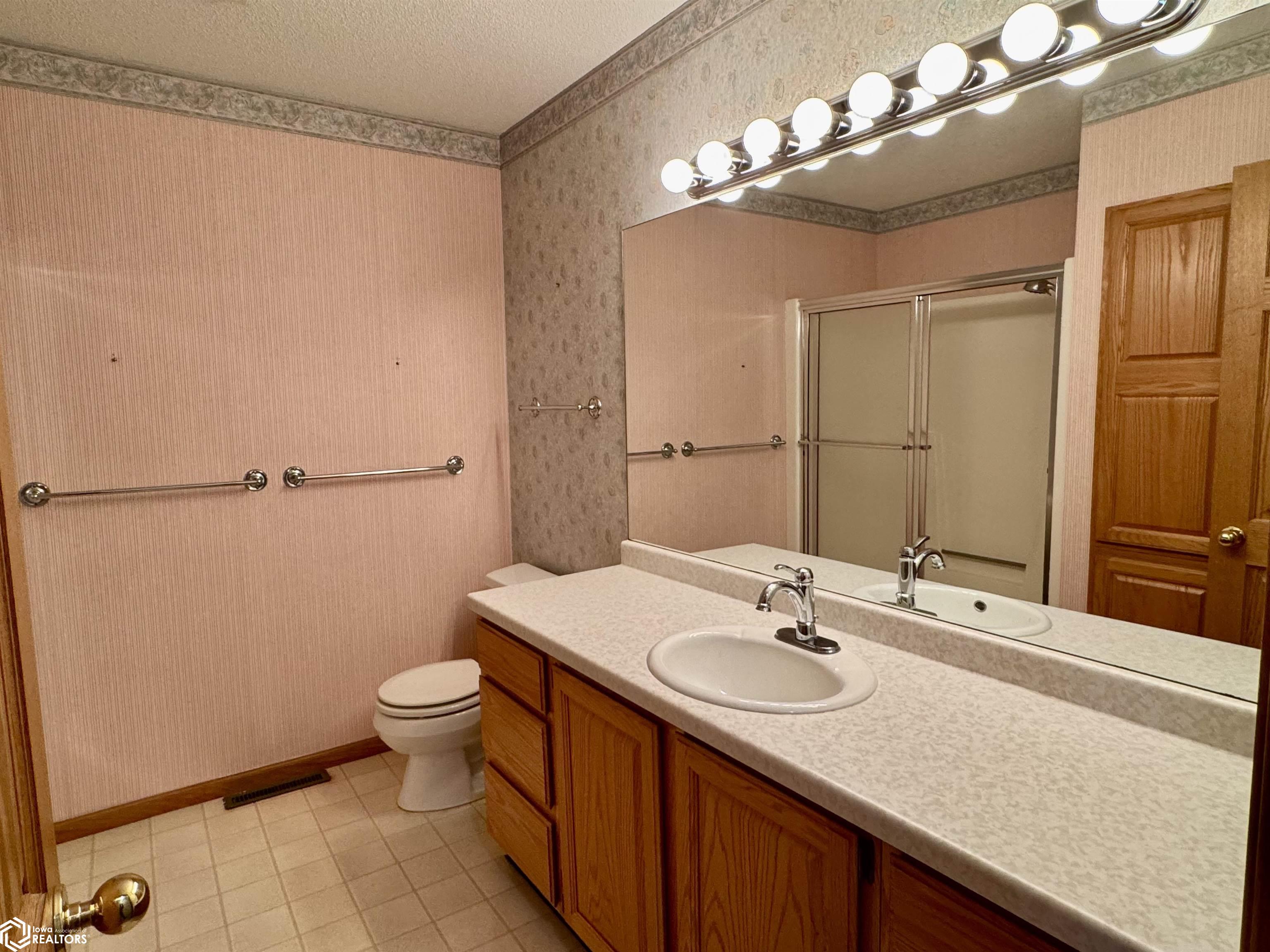 2302 16th Ave N, Clear Lake, Iowa image 41