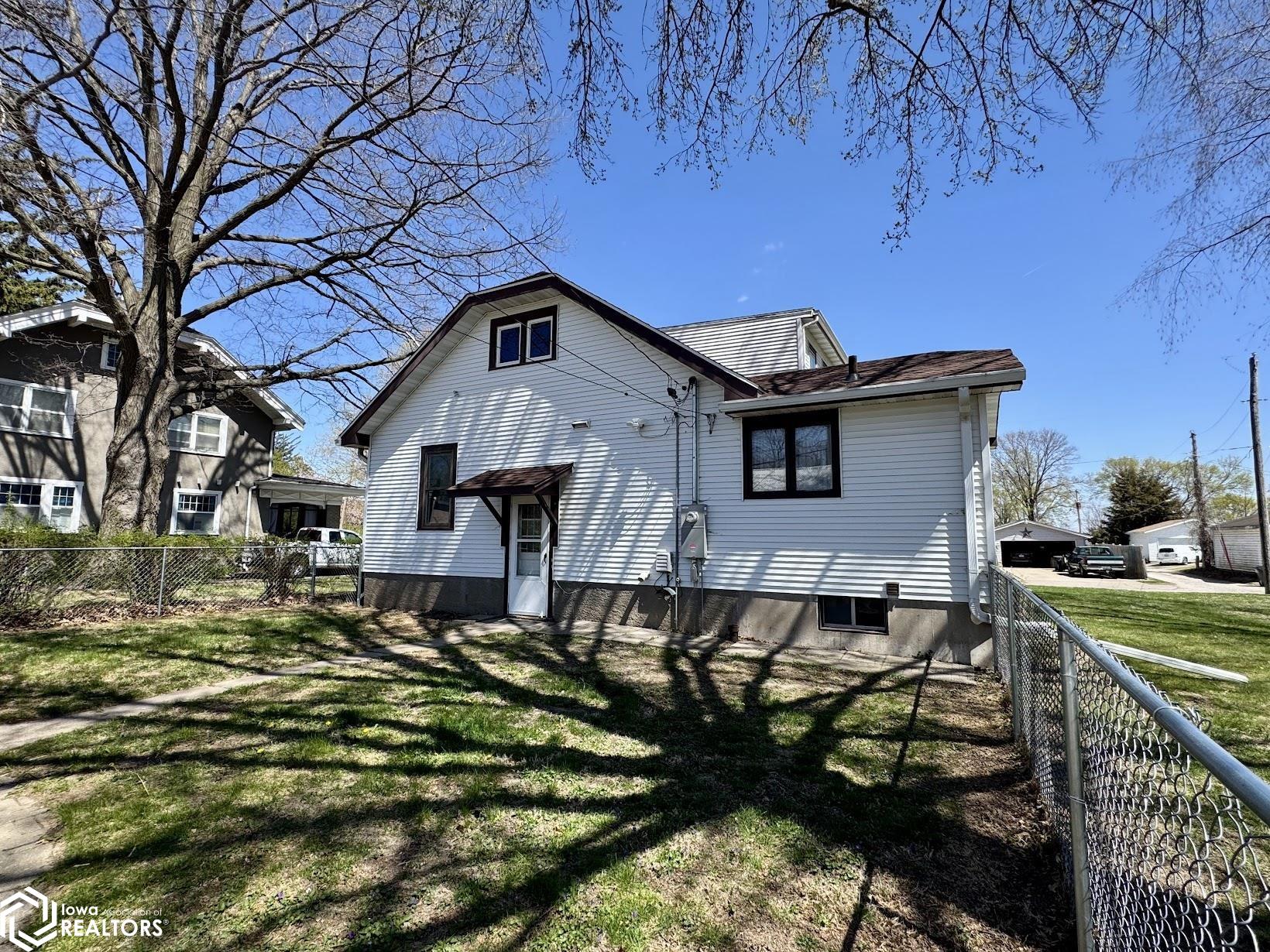 2007 River Street, Burlington, Iowa image 4