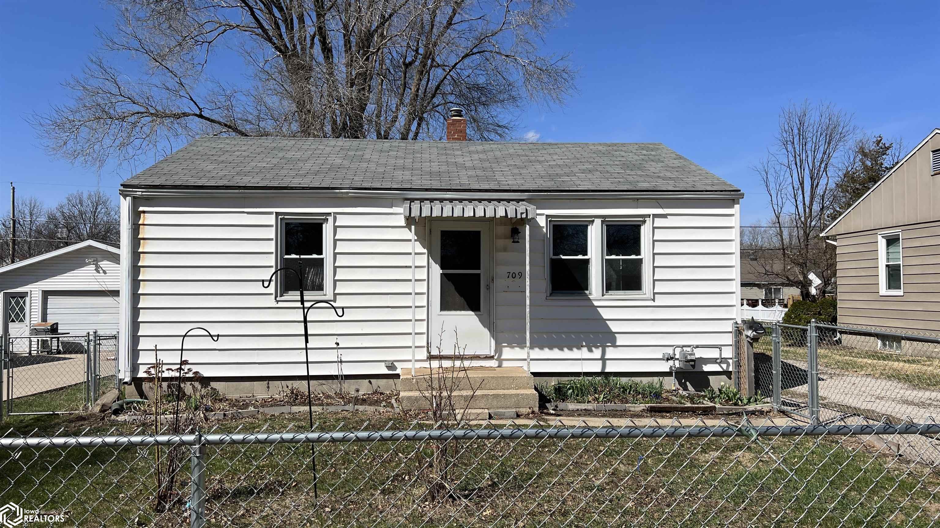 709 8th Avenue, Charles City, Iowa image 1