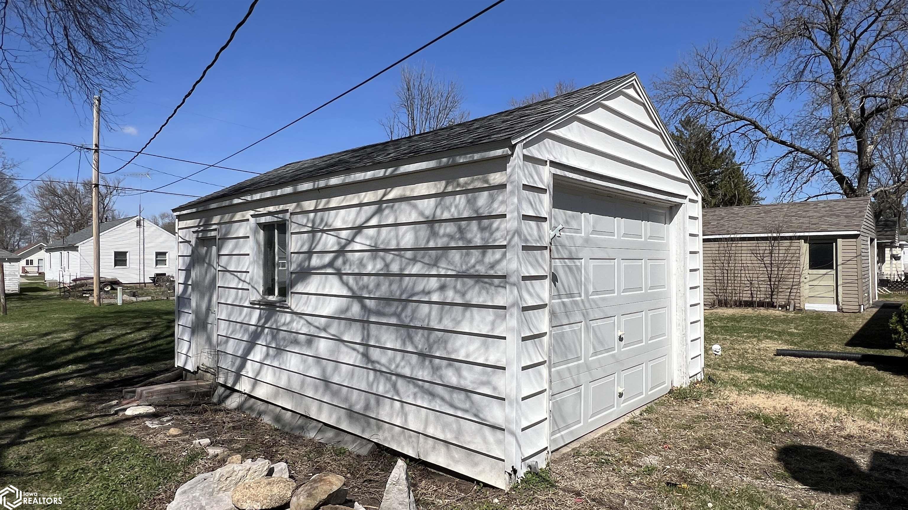 709 8th Avenue, Charles City, Iowa image 17