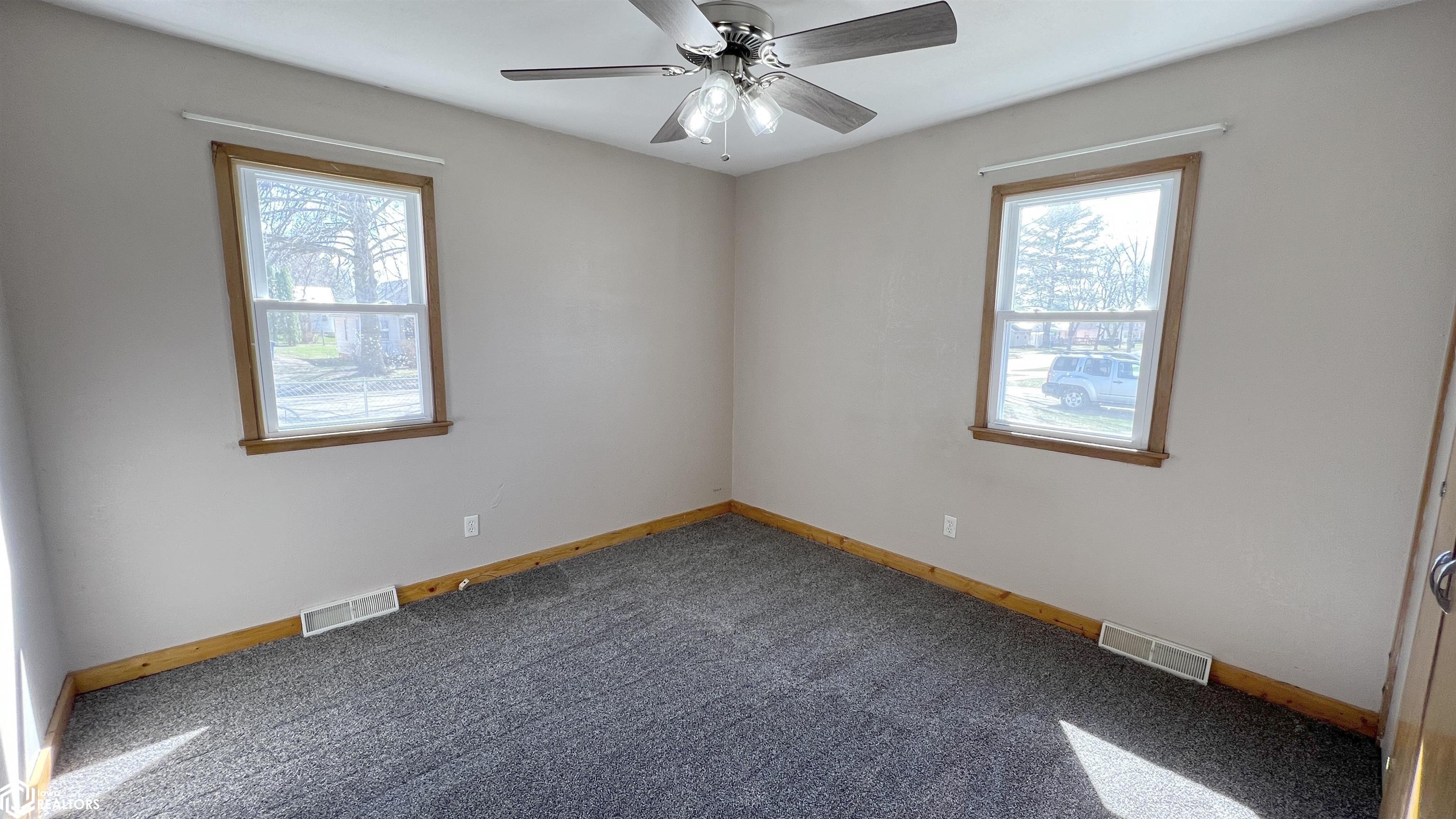 709 8th Avenue, Charles City, Iowa image 9