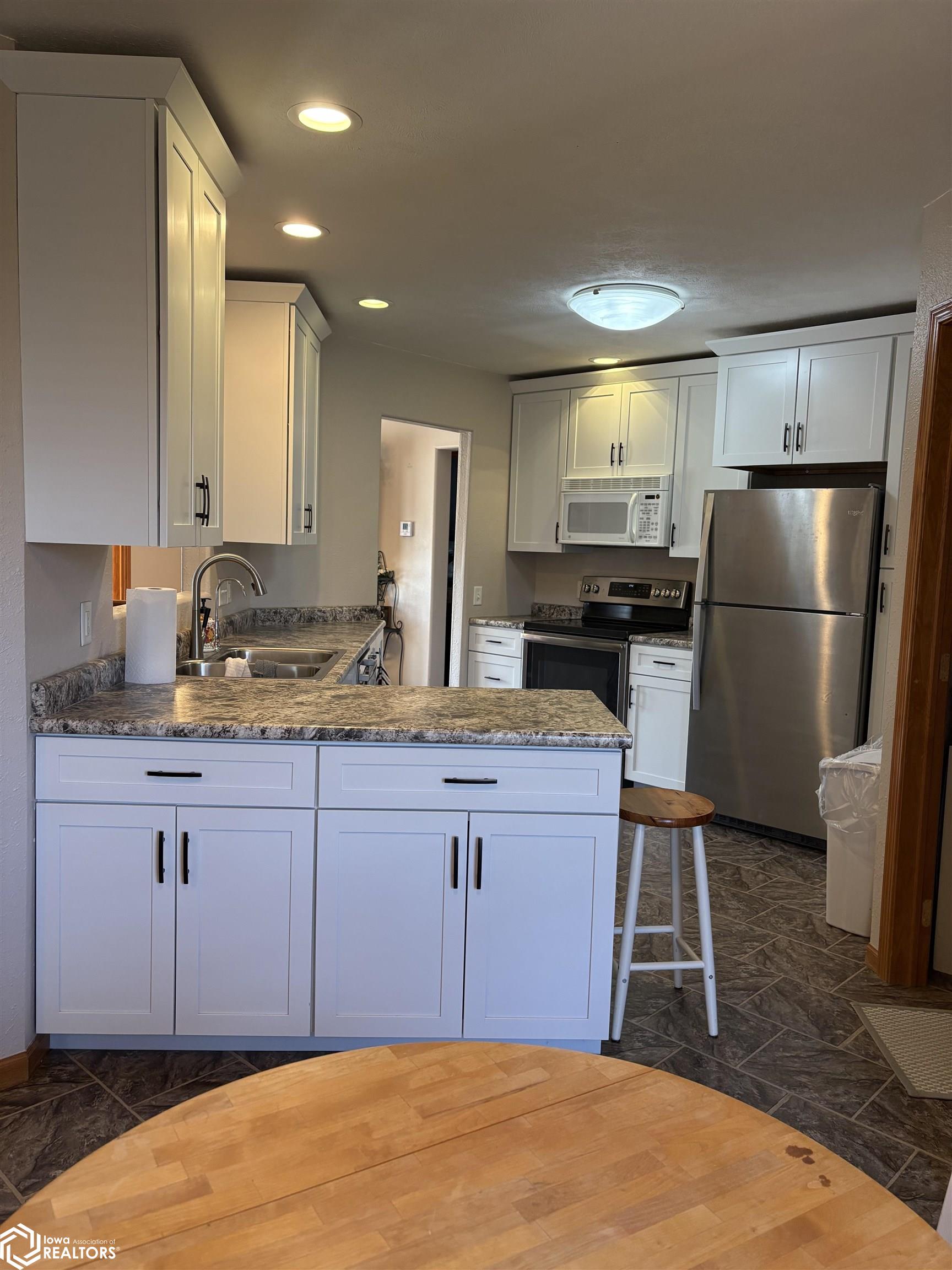 2203 Woodfield Drive, Red Oak, Iowa image 12