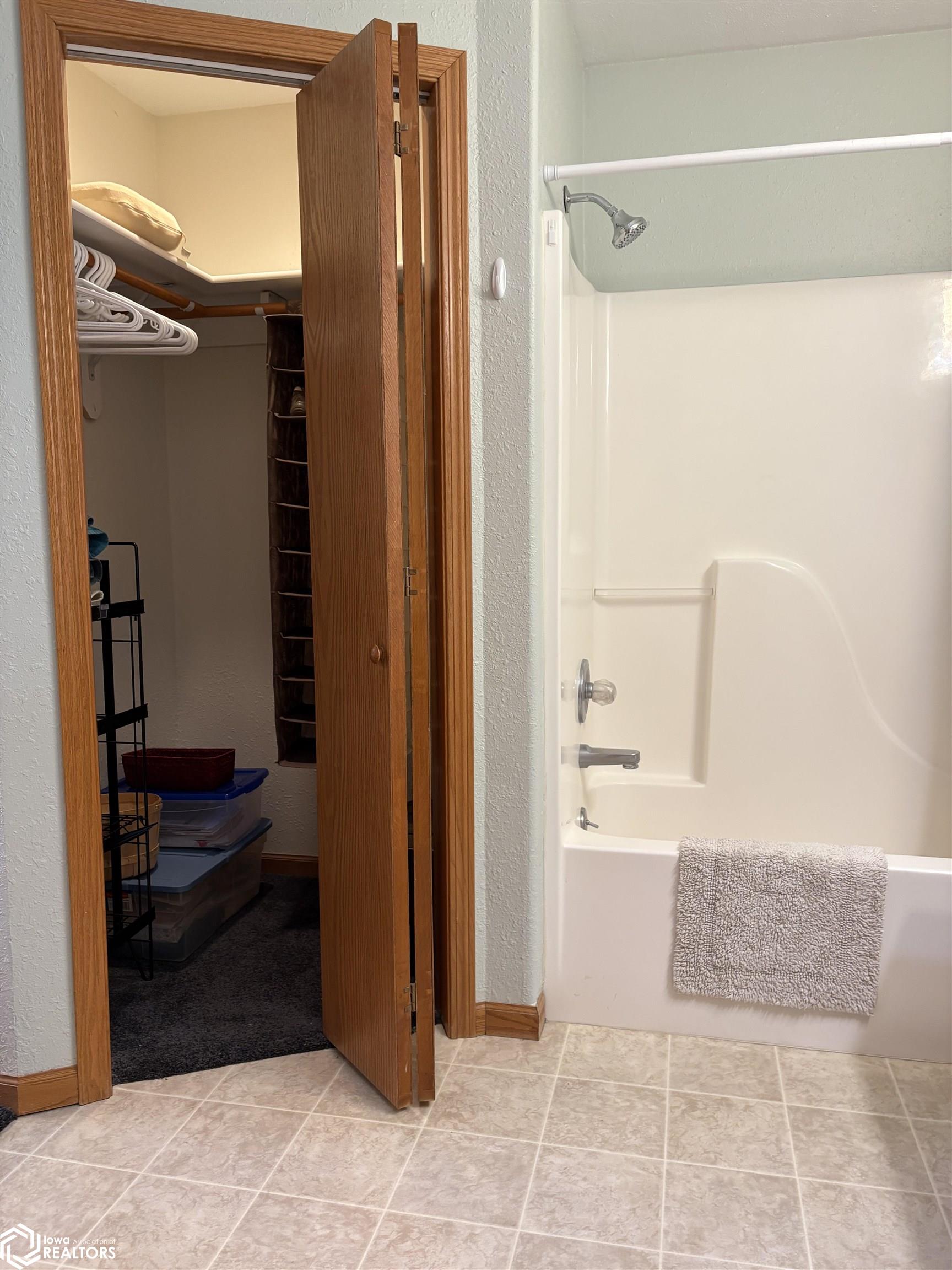 2203 Woodfield Drive, Red Oak, Iowa image 29
