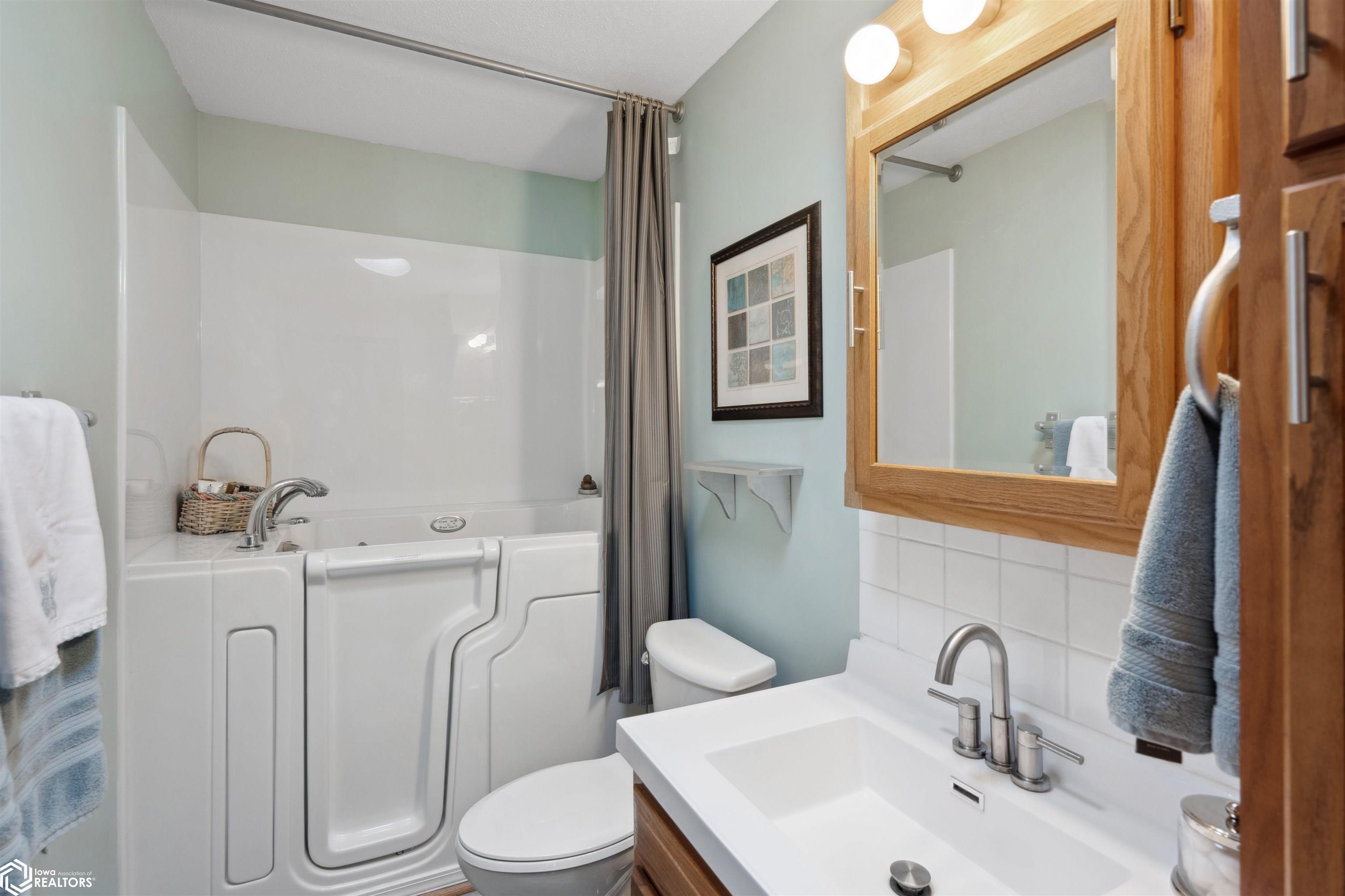 2715 Arnold Drive, Marshalltown, Iowa image 13