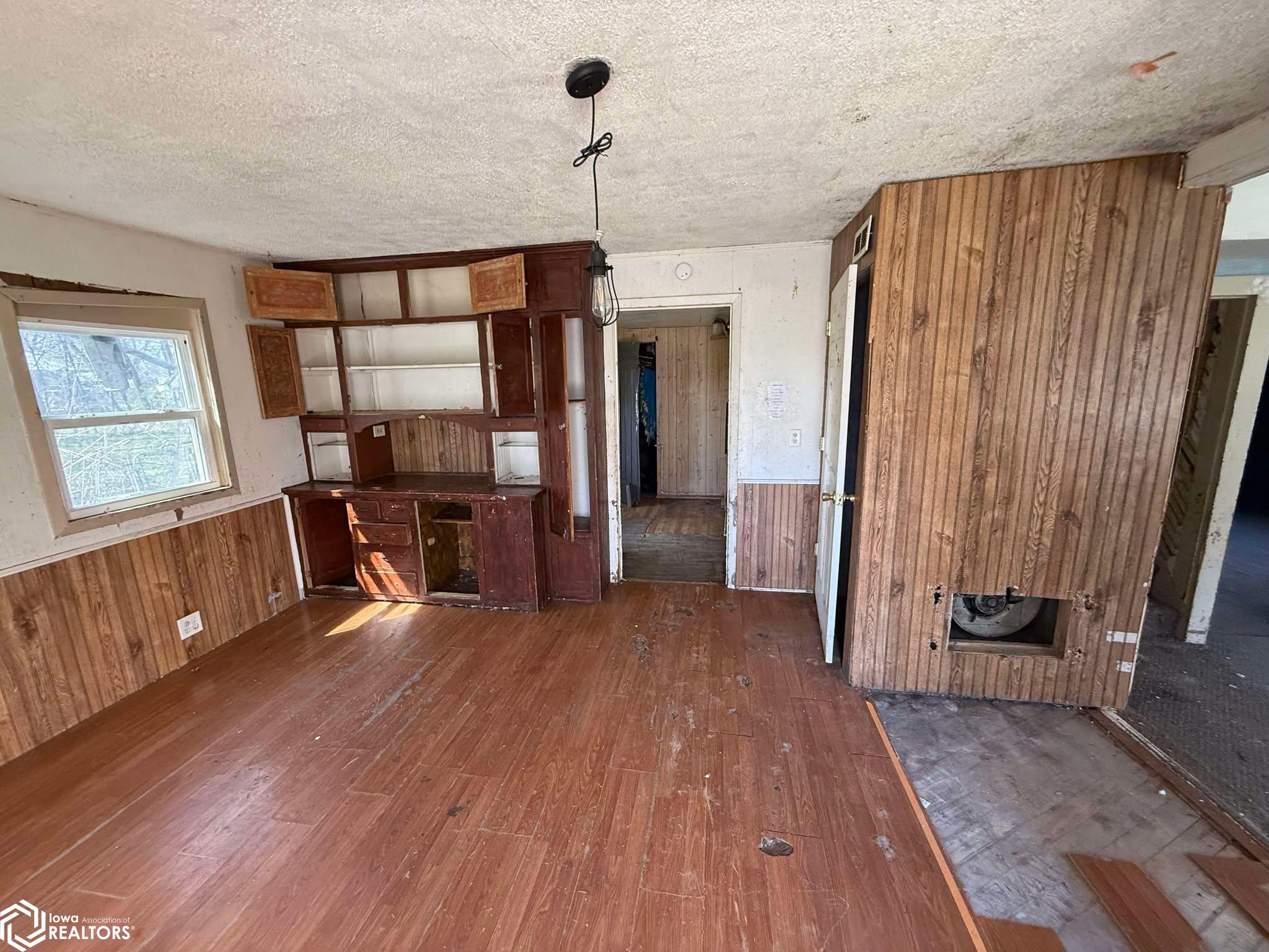 100 E Webster Street, Letts, Iowa image 3