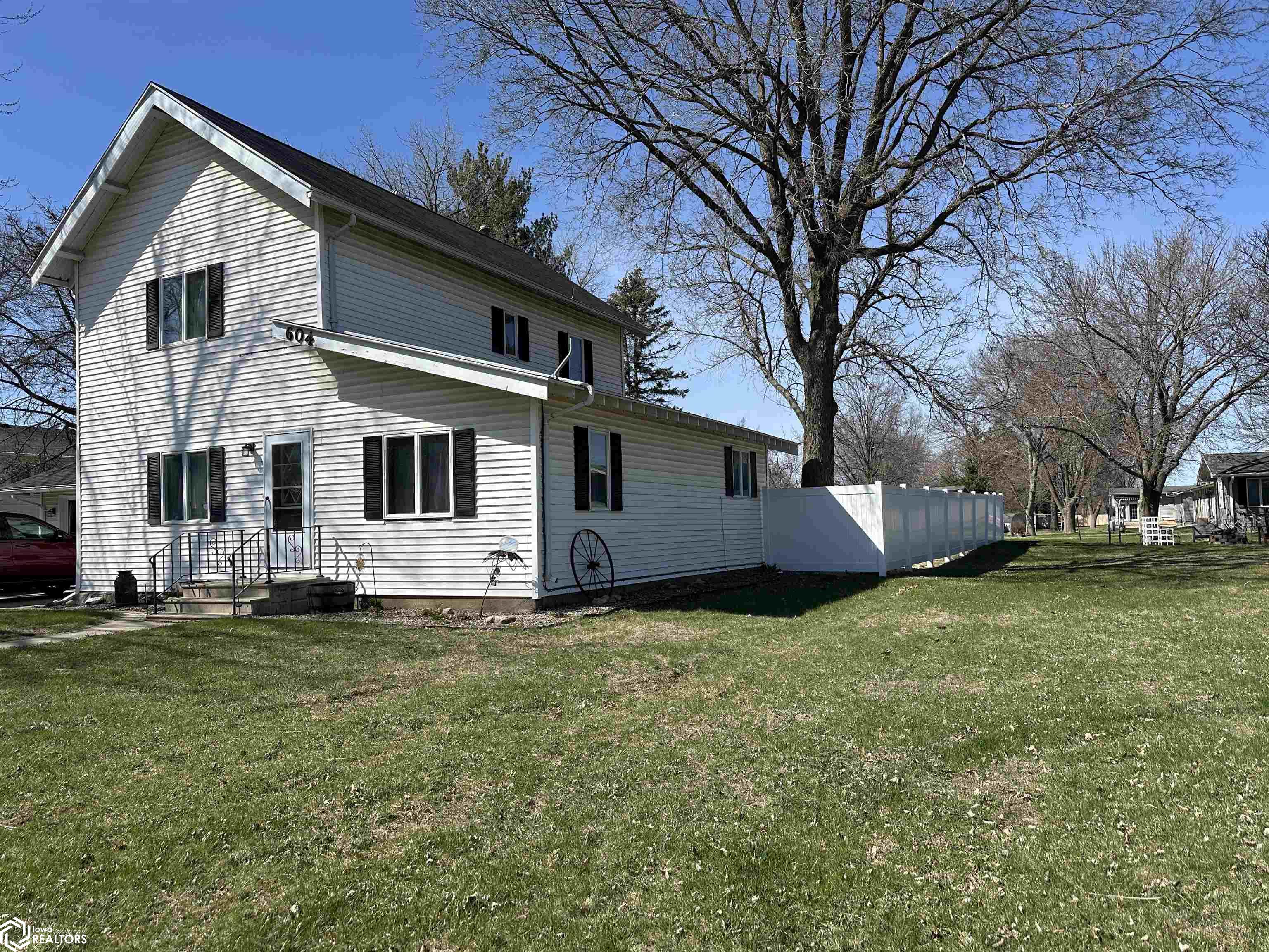 604 N 3rd Ave, Northwood, Iowa image 1