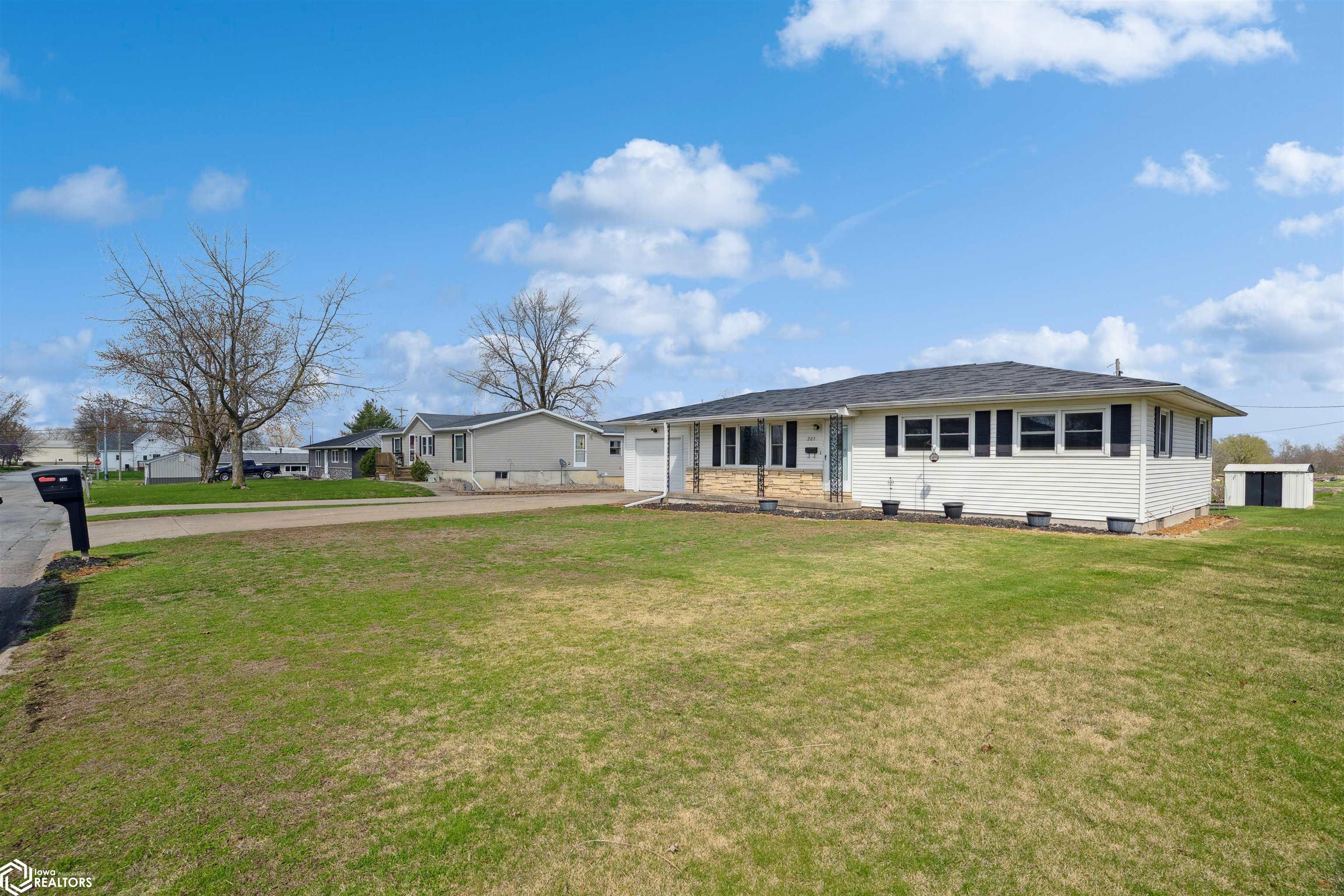 205 9th Street, West Point, Iowa image 2