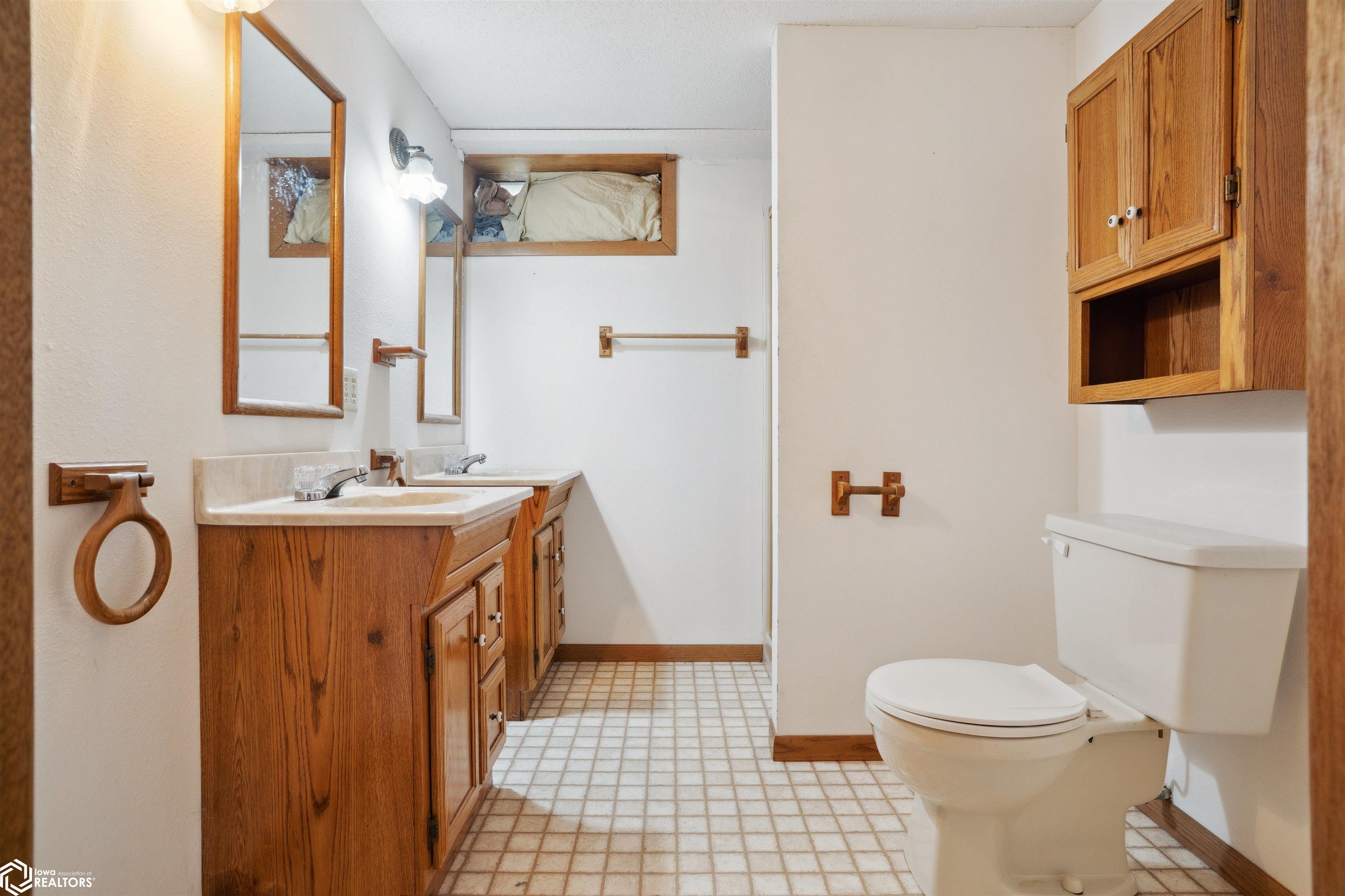 205 9th Street, West Point, Iowa image 17