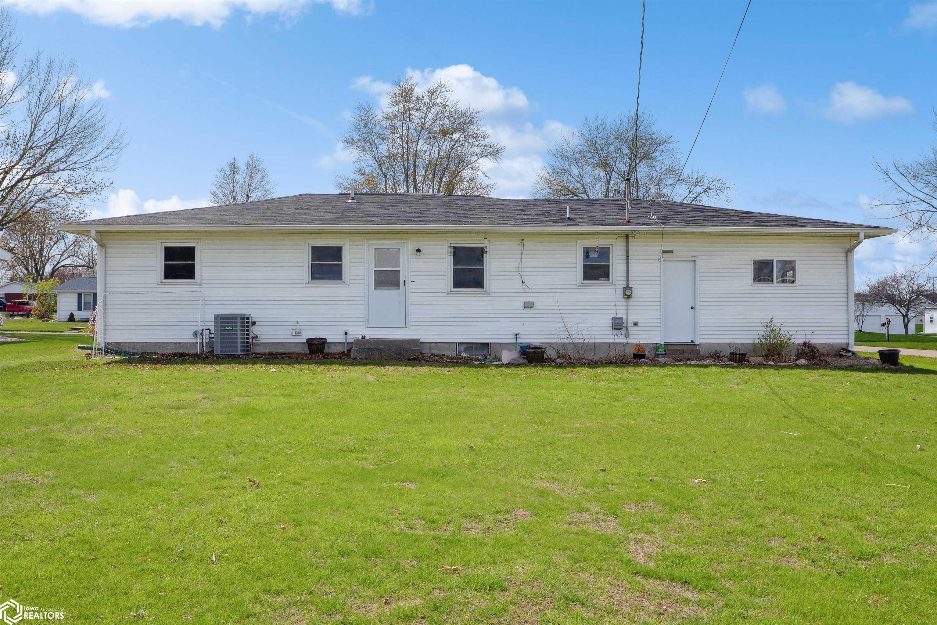 205 9th Street, West Point, Iowa image 26