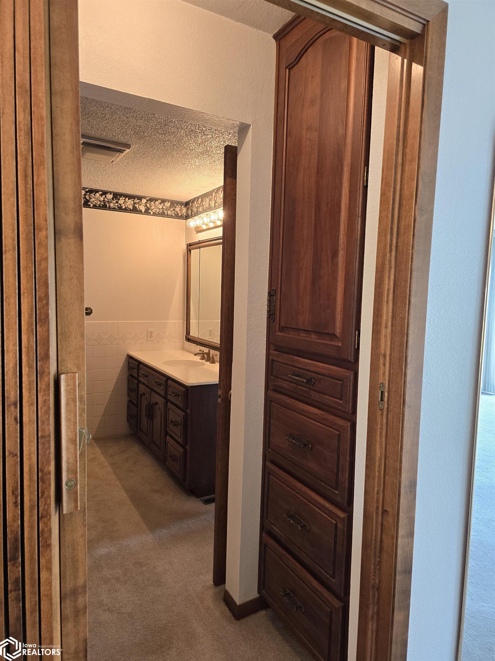 2470 Newport Avenue, Oskaloosa, Iowa image 20