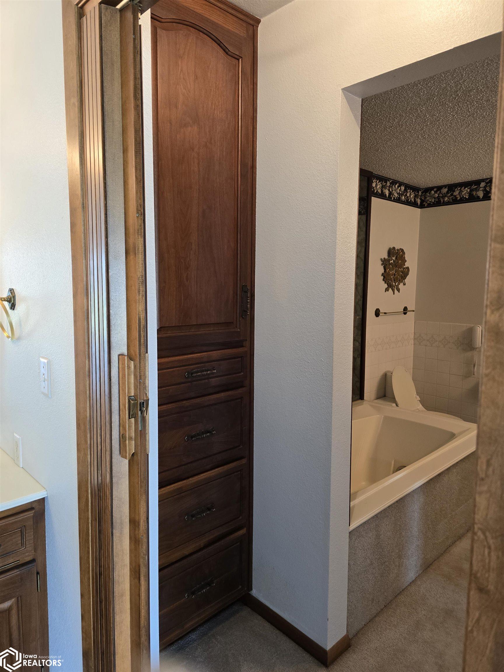 2470 Newport Avenue, Oskaloosa, Iowa image 22