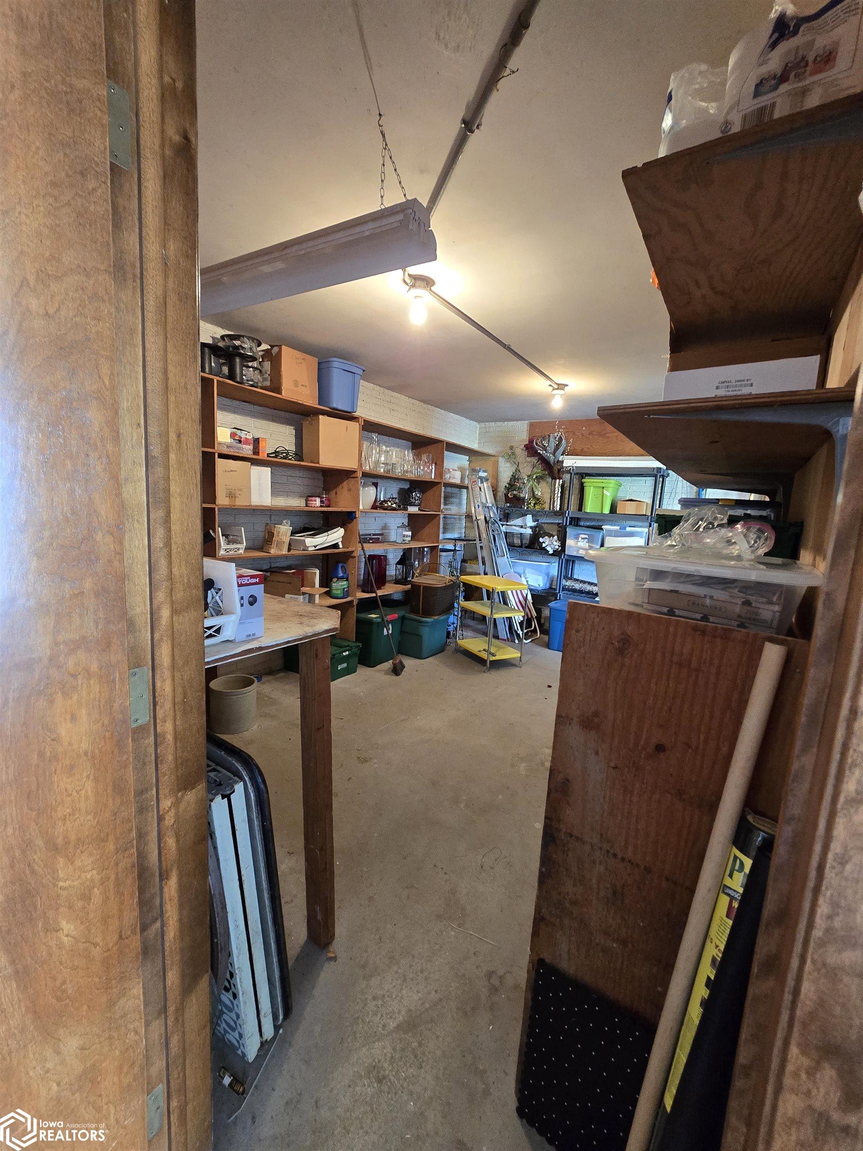 2470 Newport Avenue, Oskaloosa, Iowa image 29