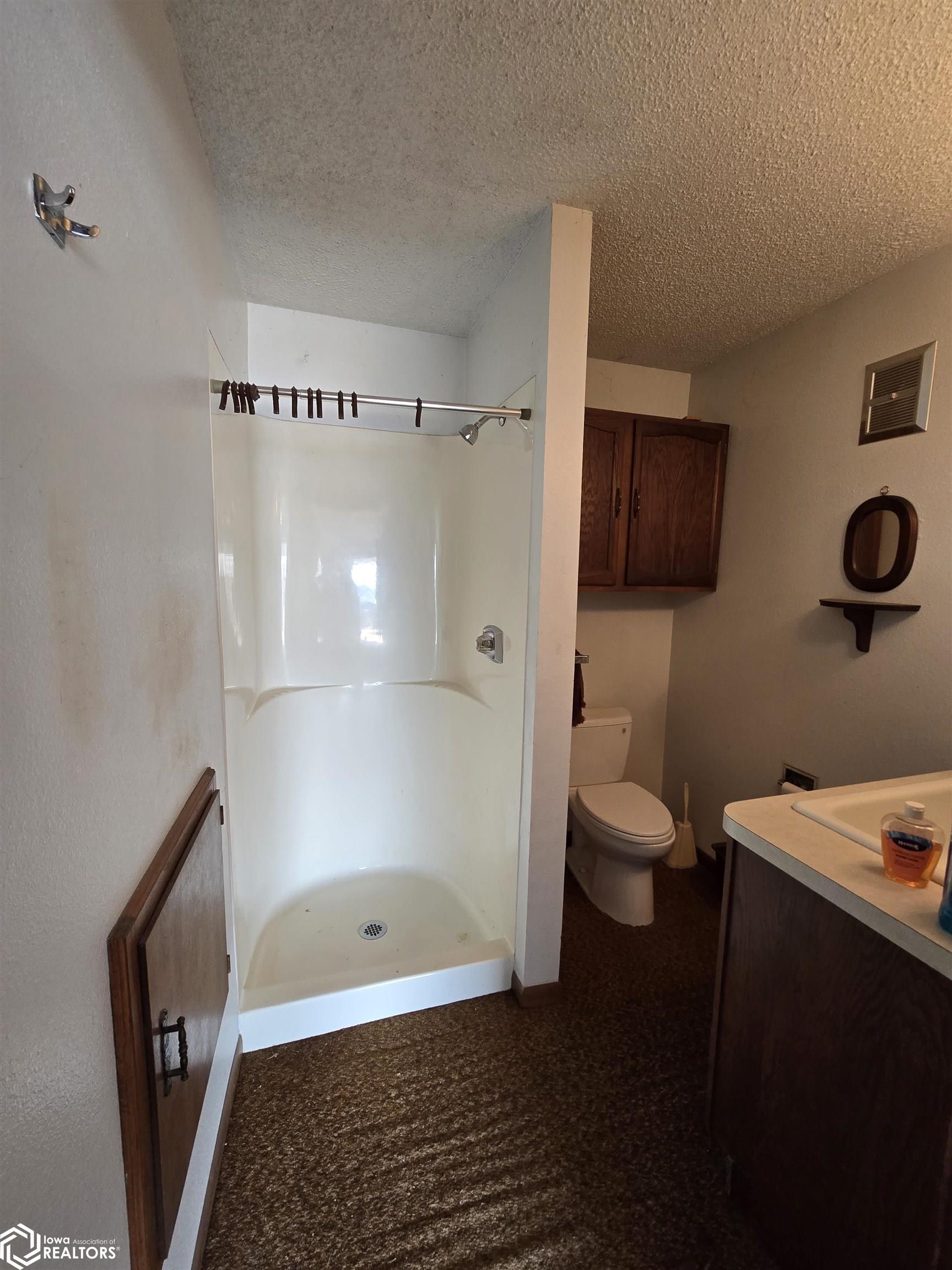 2470 Newport Avenue, Oskaloosa, Iowa image 30