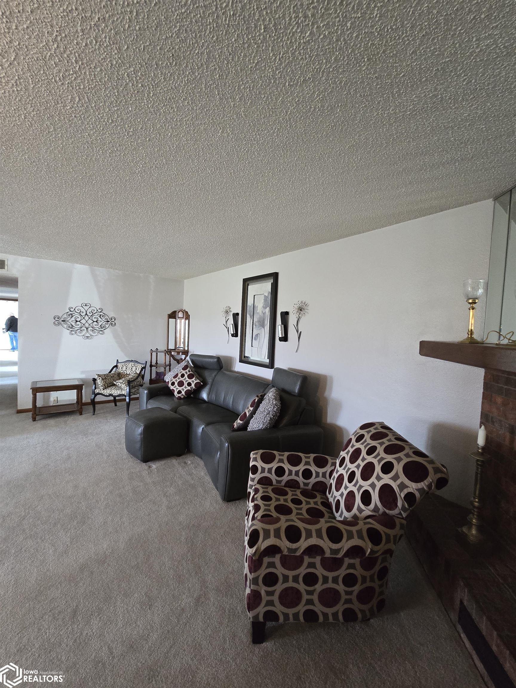 2470 Newport Avenue, Oskaloosa, Iowa image 10