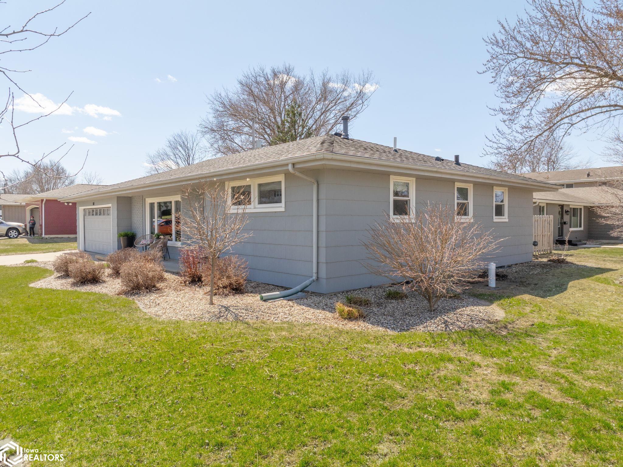 161 Granada Drive, Mason City, Iowa image 2