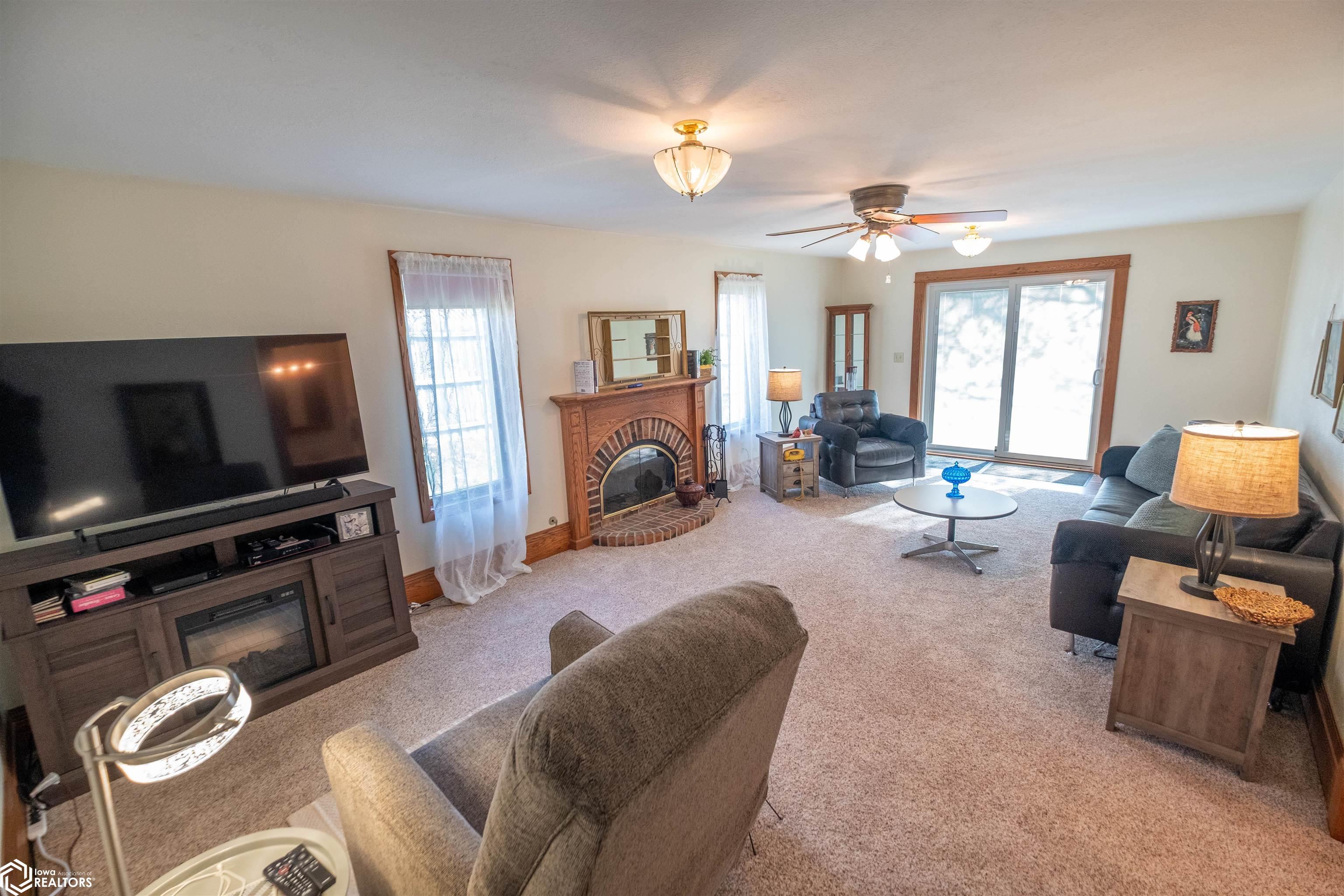 402 E Grundy Avenue, Conrad, Iowa image 11