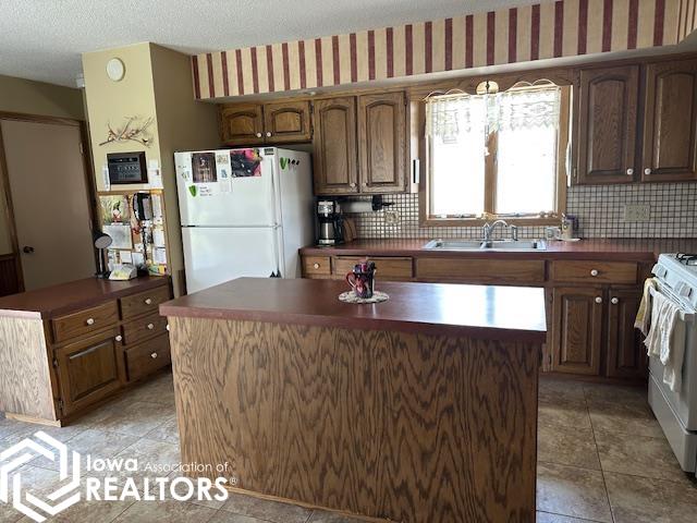 1906 W River Drive, Humboldt, Iowa image 2