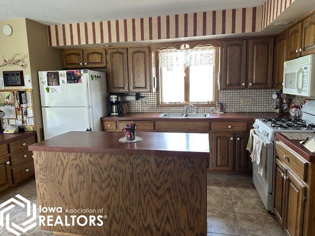 1906 W River Drive, Humboldt, Iowa image 3