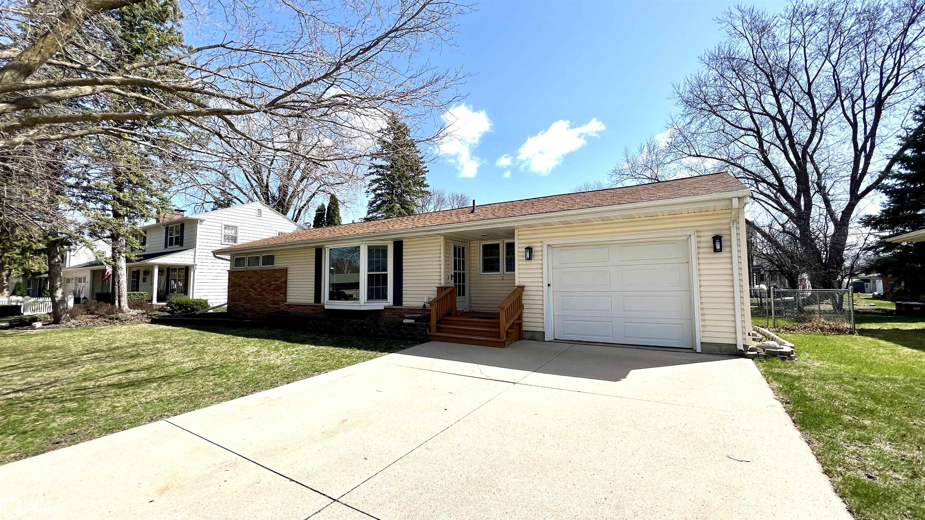 95 Lakeview Drive, Mason City, Iowa image 1