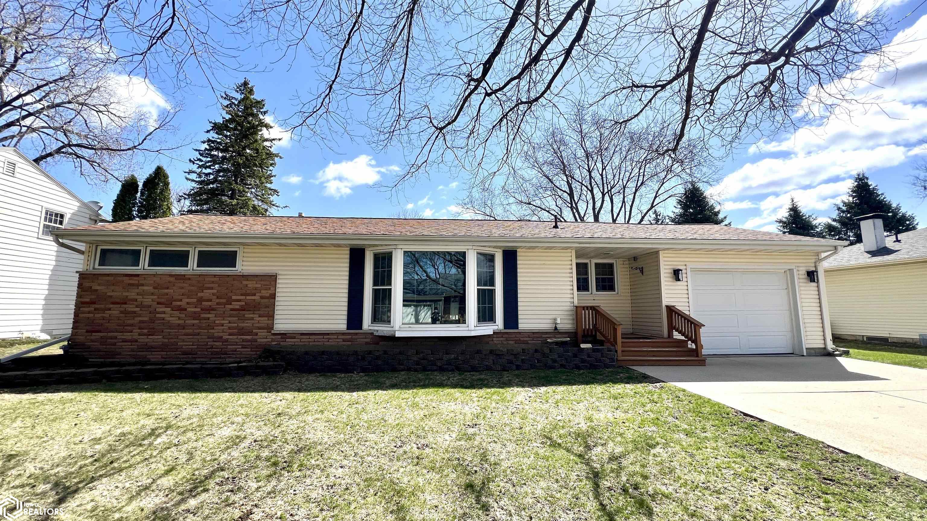 95 Lakeview Drive, Mason City, Iowa image 2
