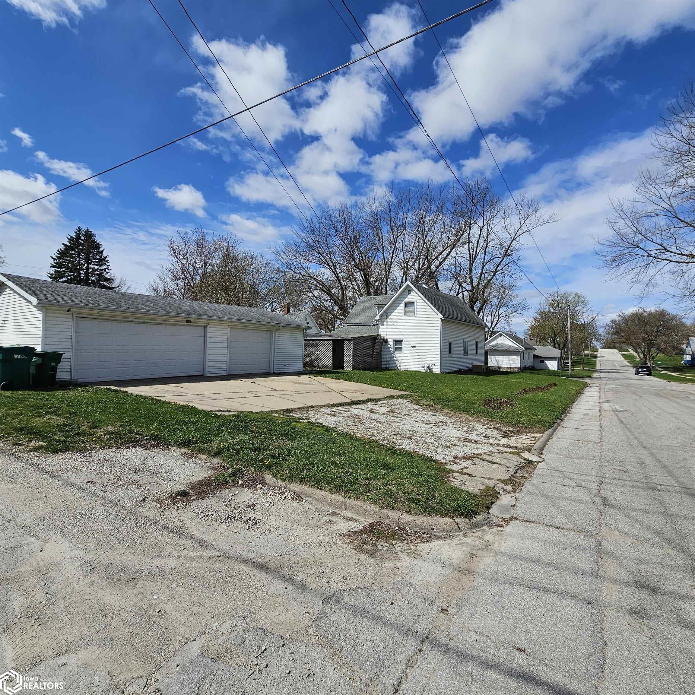 411 N Vine Street, Creston, Iowa image 3