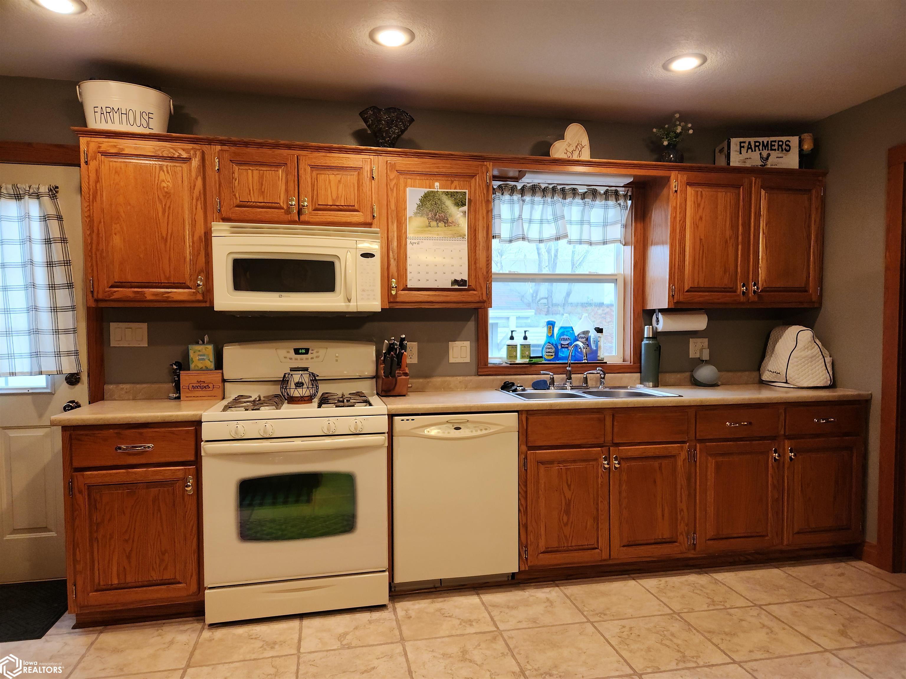 615 S 8th Avenue, Newton, Iowa image 13