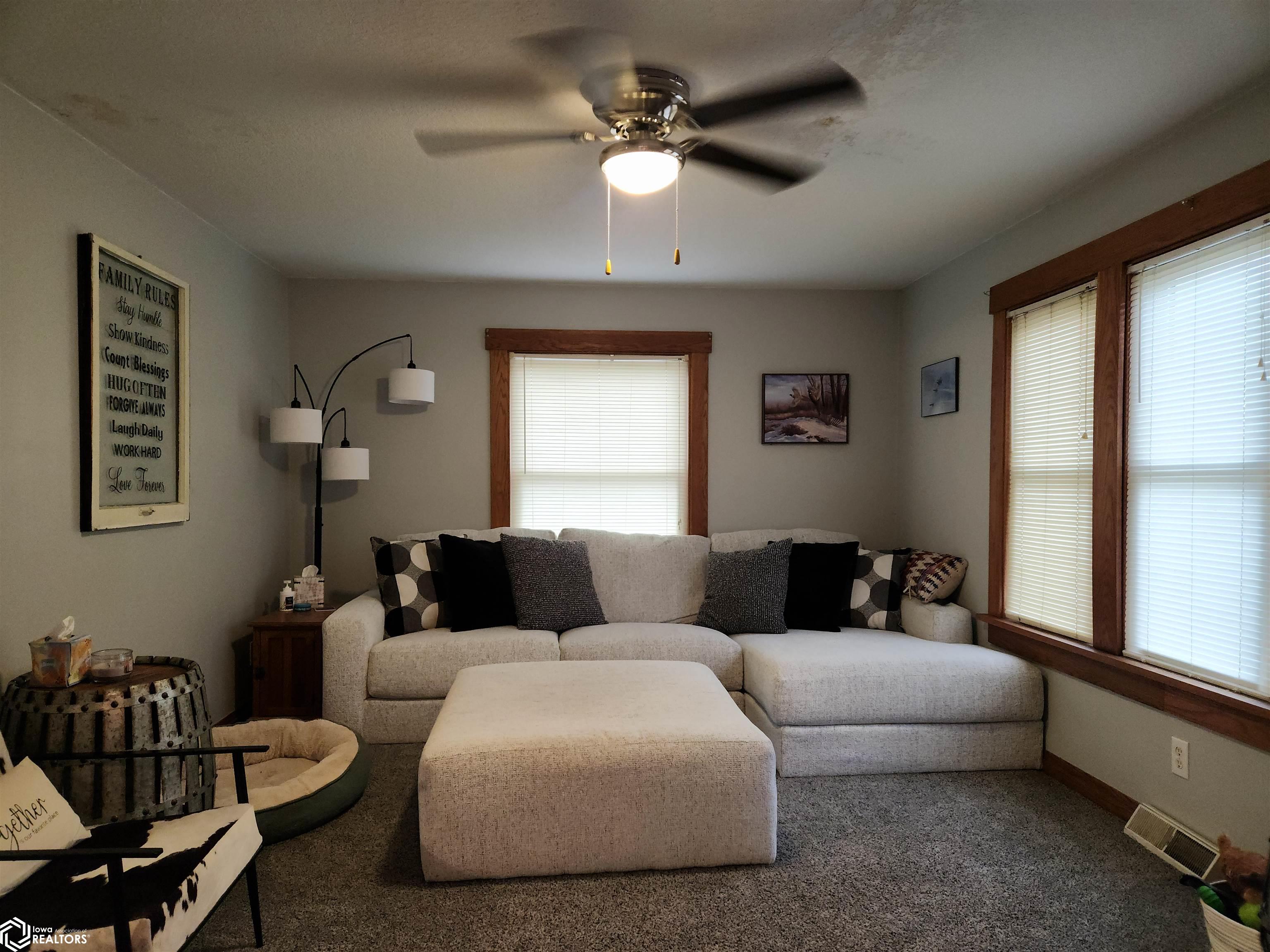 615 S 8th Avenue, Newton, Iowa image 6