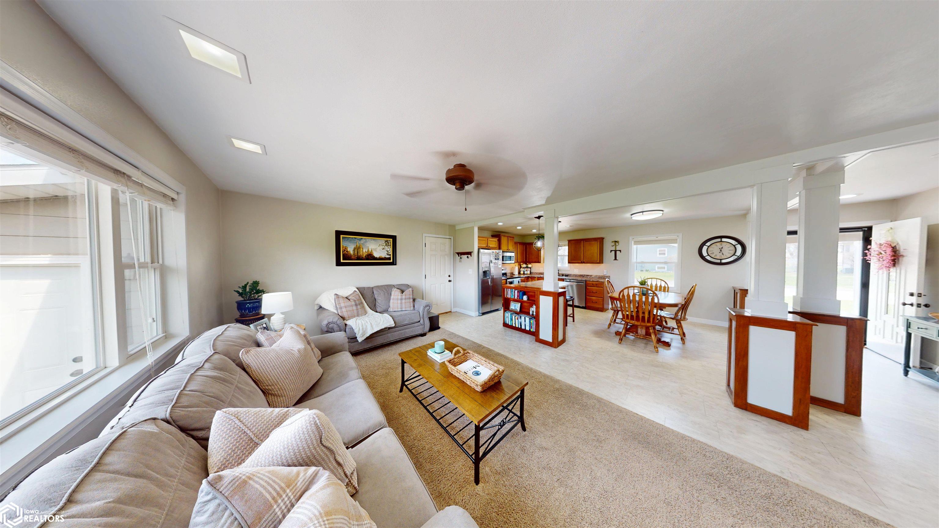 906 S 8th Street, Fairfield, Iowa image 2