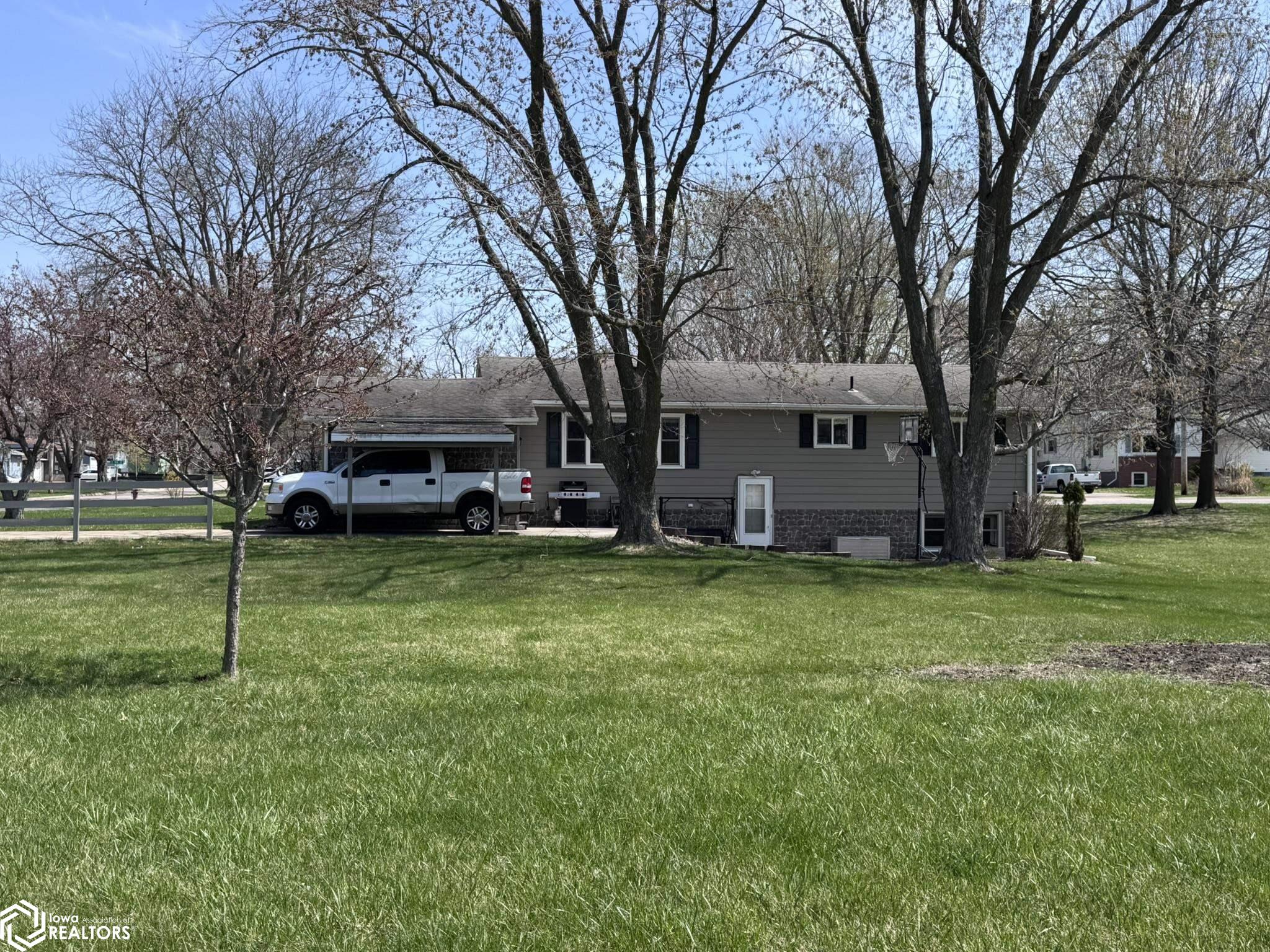 906 S 8th Street, Fairfield, Iowa image 25