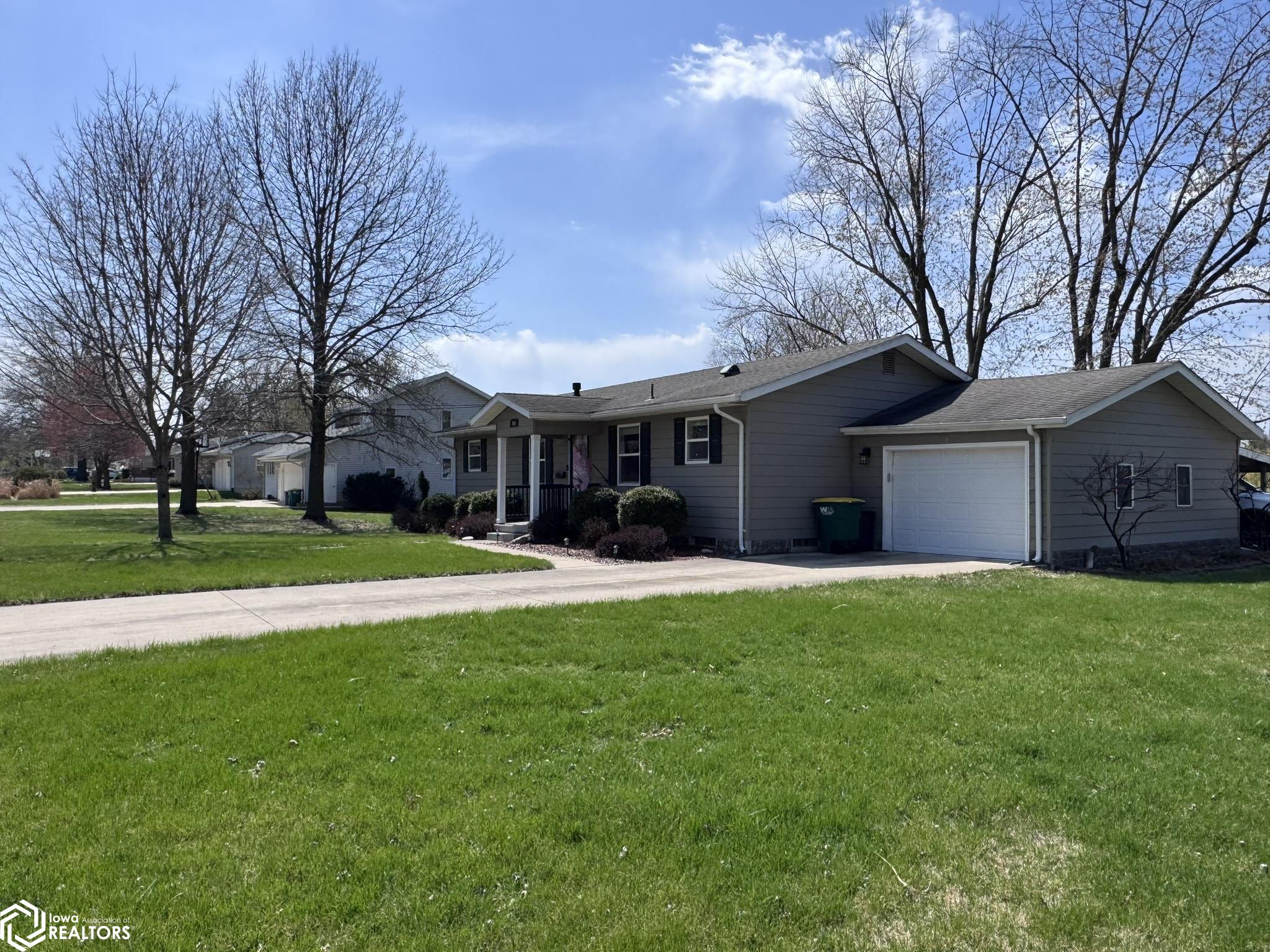 906 S 8th Street, Fairfield, Iowa image 29