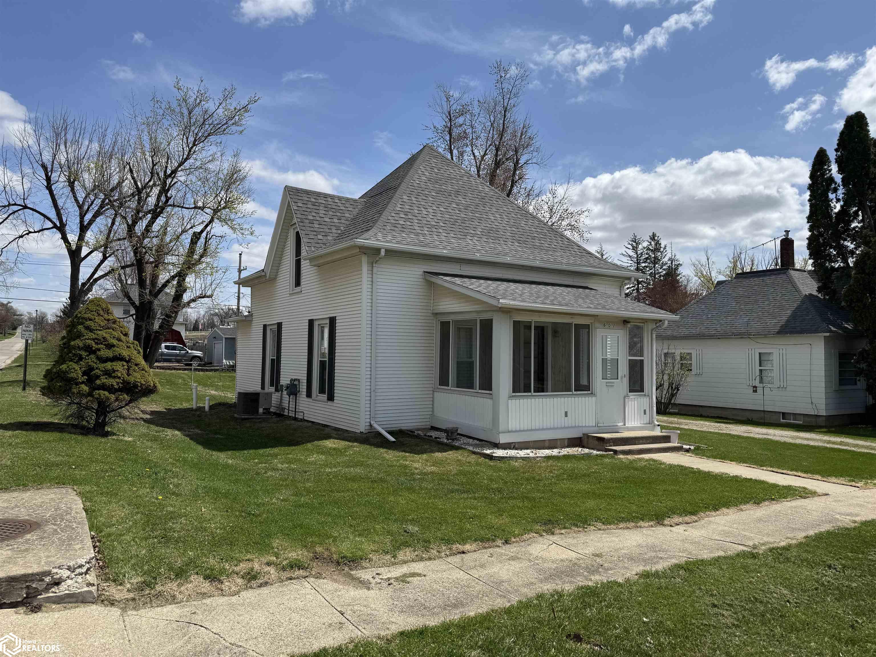 601 S Broadway Street, Toledo, Iowa image 1