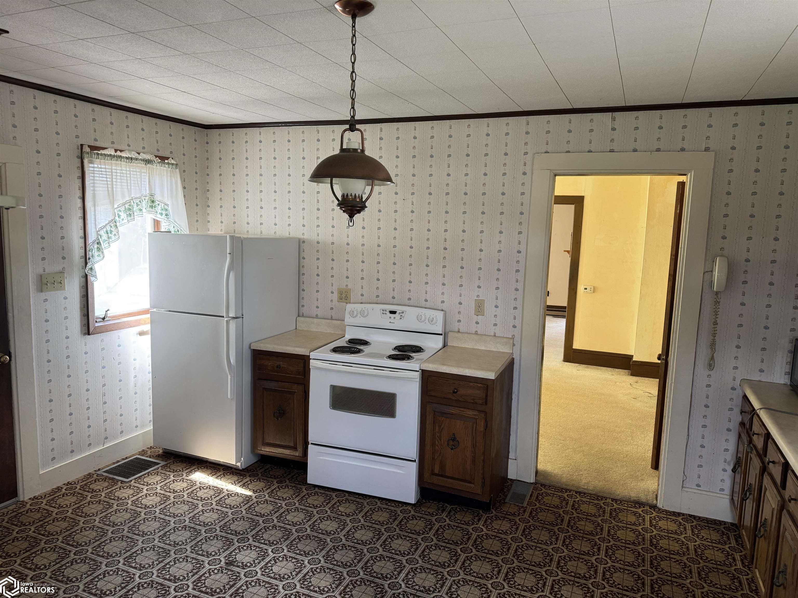 601 S Broadway Street, Toledo, Iowa image 4