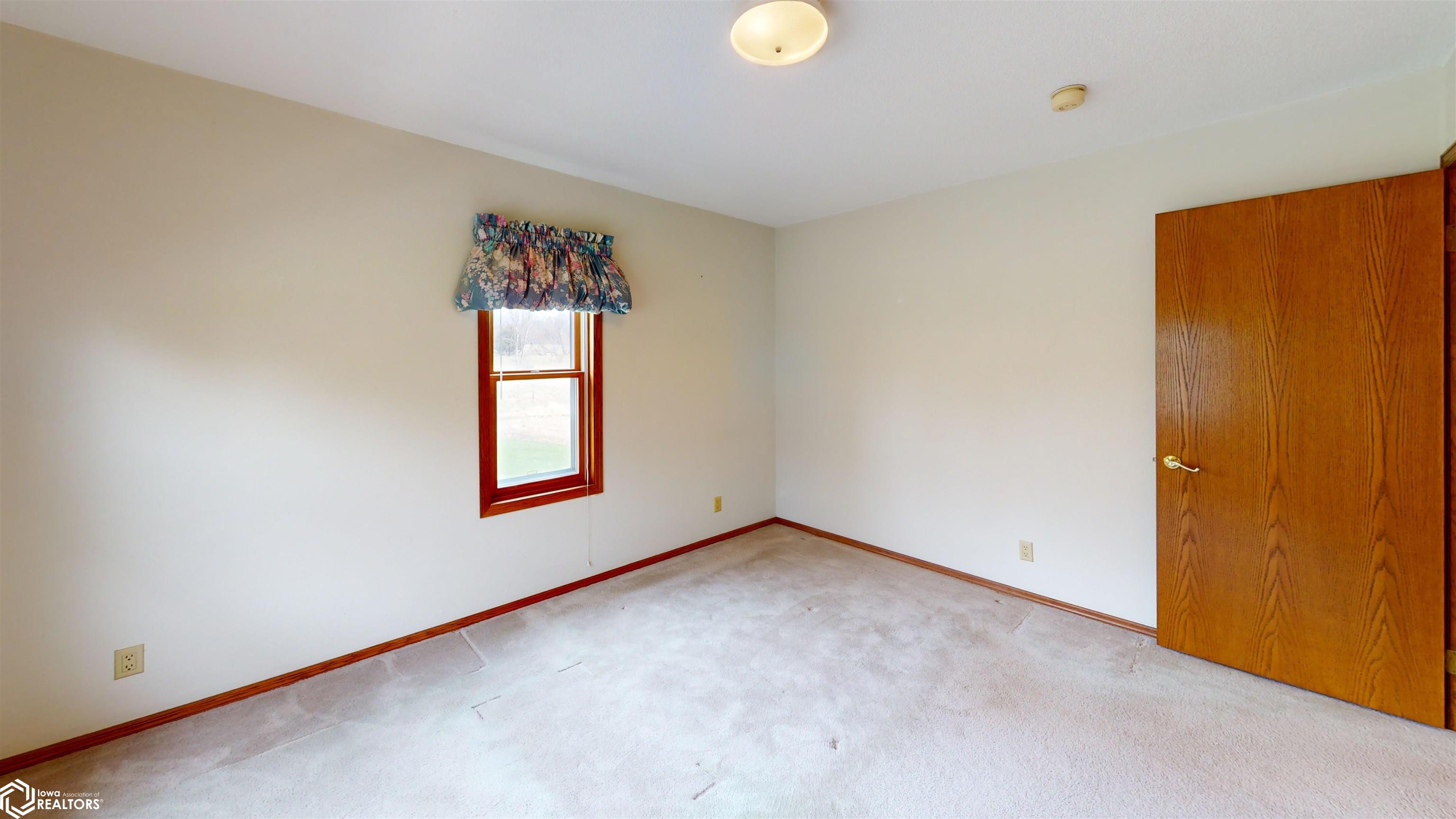 2159 S 32nd Street, Fairfield, Iowa image 14