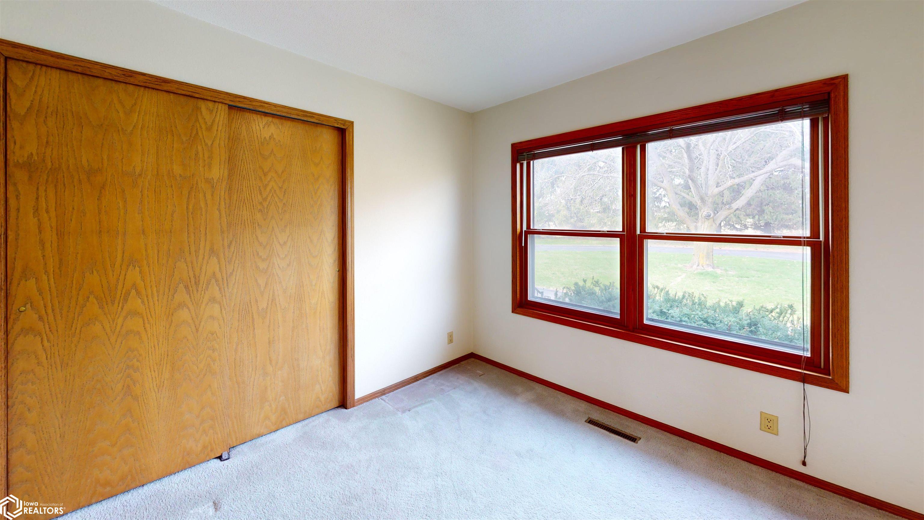 2159 S 32nd Street, Fairfield, Iowa image 25