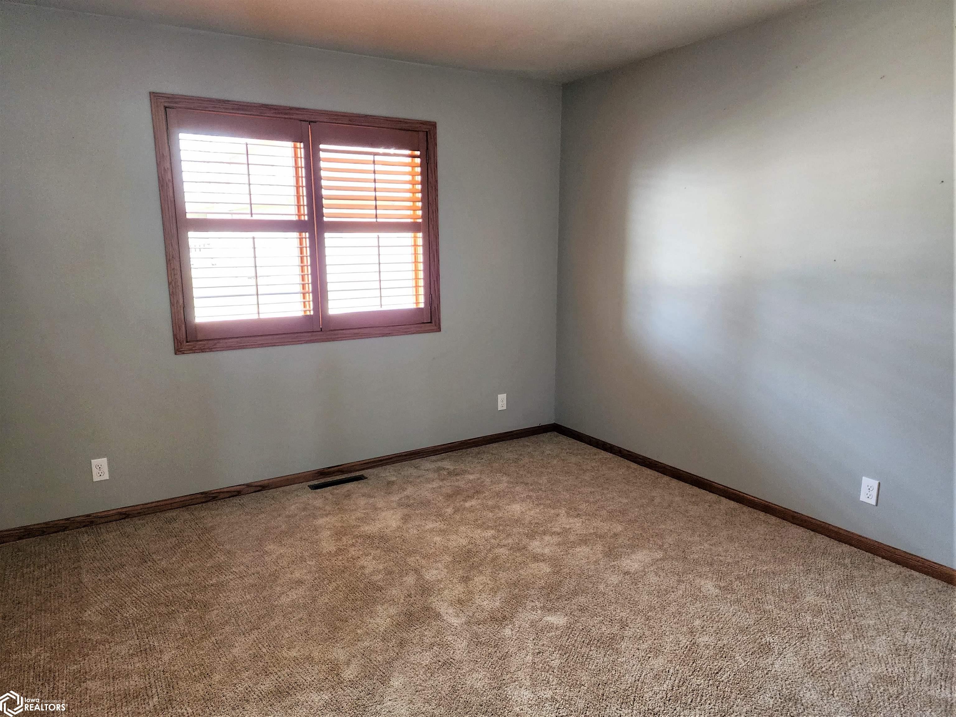 317 N Garfield Street, Algona, Iowa image 16