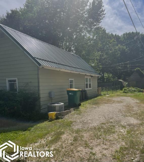 502 N C Street, Fairfield, Iowa image 3