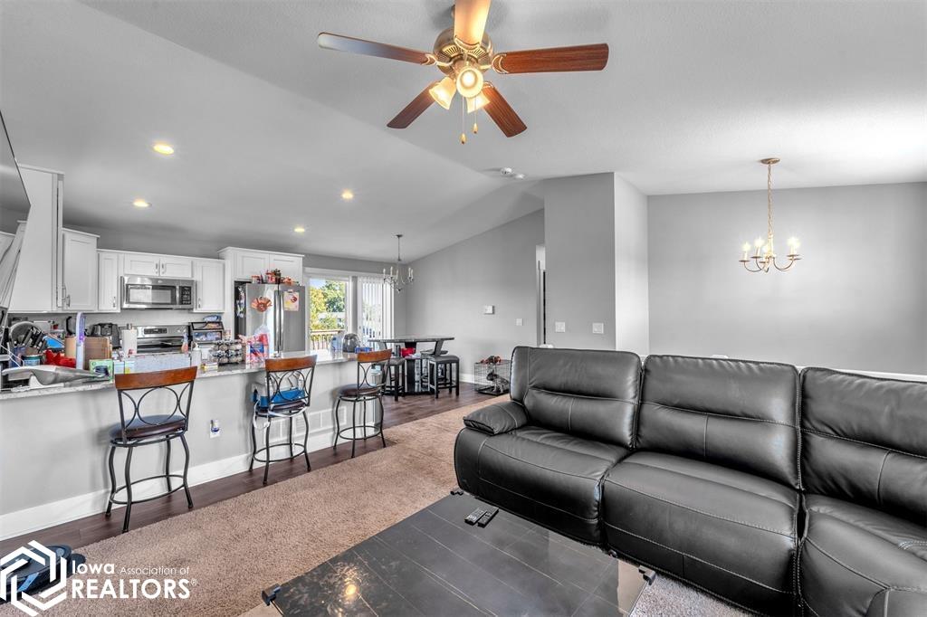 2202 Sunflower Street, Perry, Iowa image 2